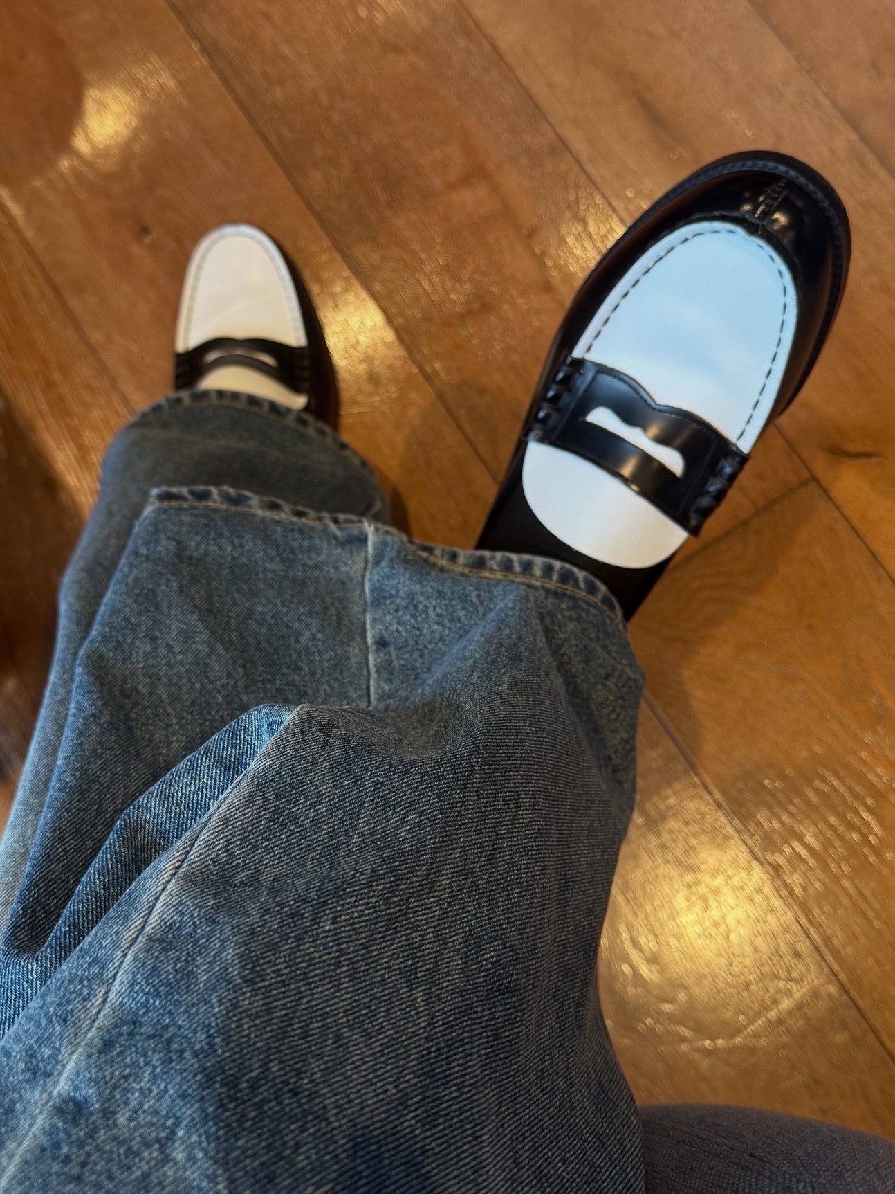 Haruta HS-906 Penny Loafer Black & White 착용 스타일 - 4