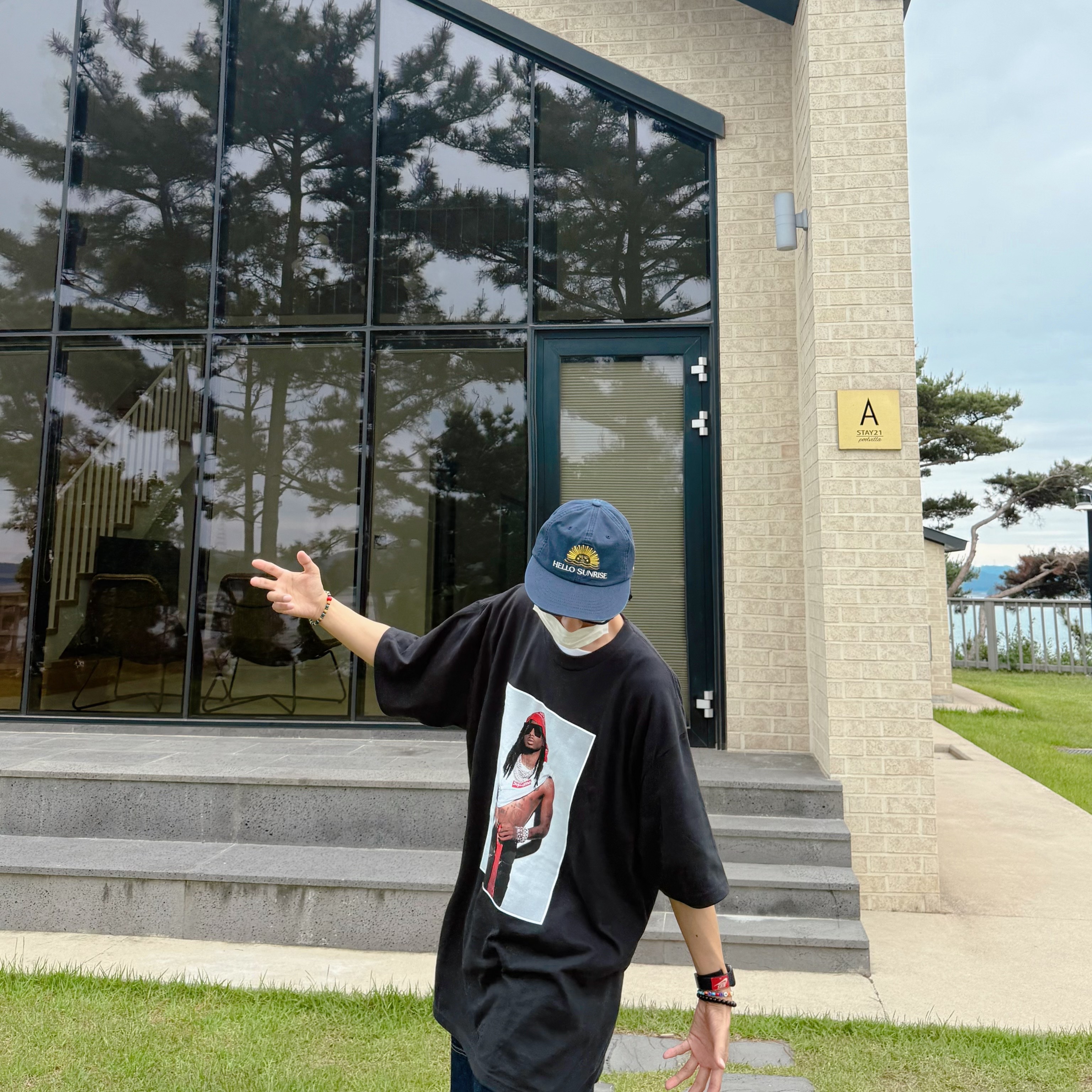 Supreme Playboi Carti T-Shirt Black - 25FW, Carhartt WIP Nash Loose Fit Double Knee Pants Blue Rinsed 착용 스타일 - 3