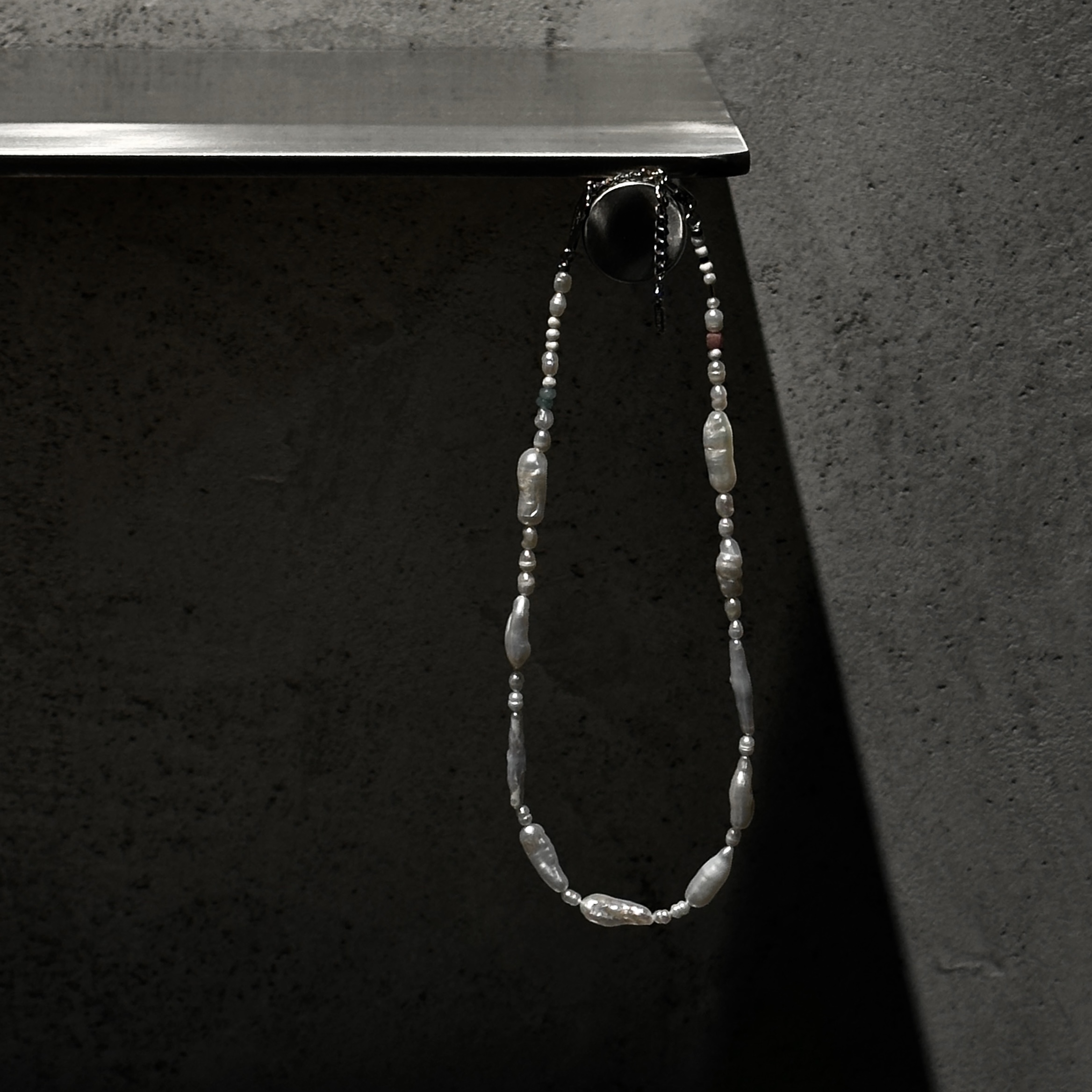 Riomeu Sea Water Pearl Unbalance Necklace 착용 스타일
