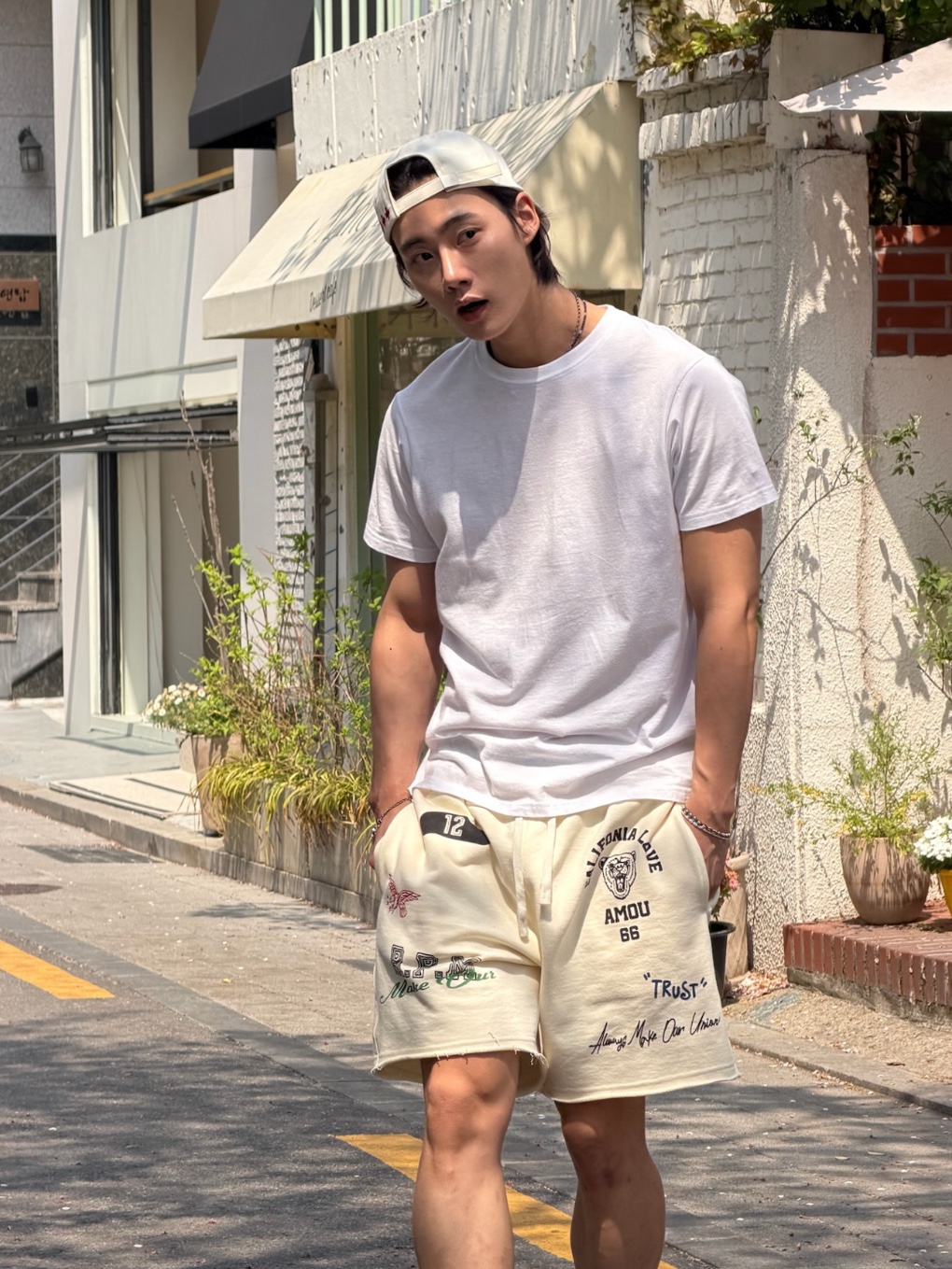 [KREAM 단독] AMOU Cali Shorts Cream, AMOU Work For Peace 5pannel Cap Ivory 착용 스타일 - 2