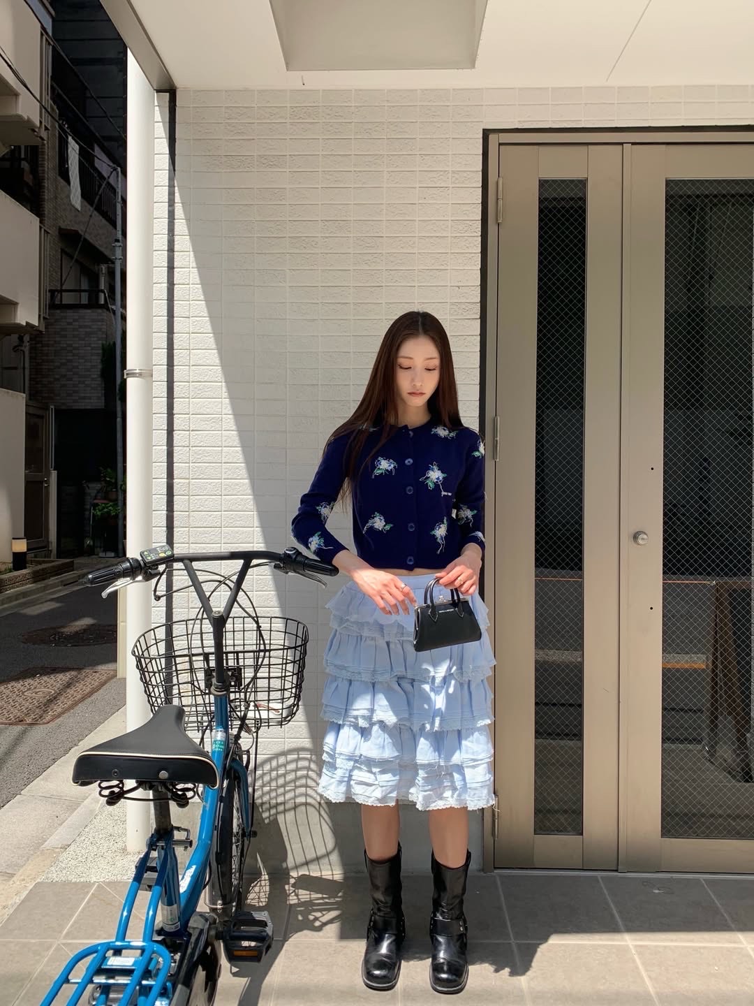 Shushu/Tong Women Threadwork Knit Cardigan Navy Blue - 26SS 착용 스타일 - 2
