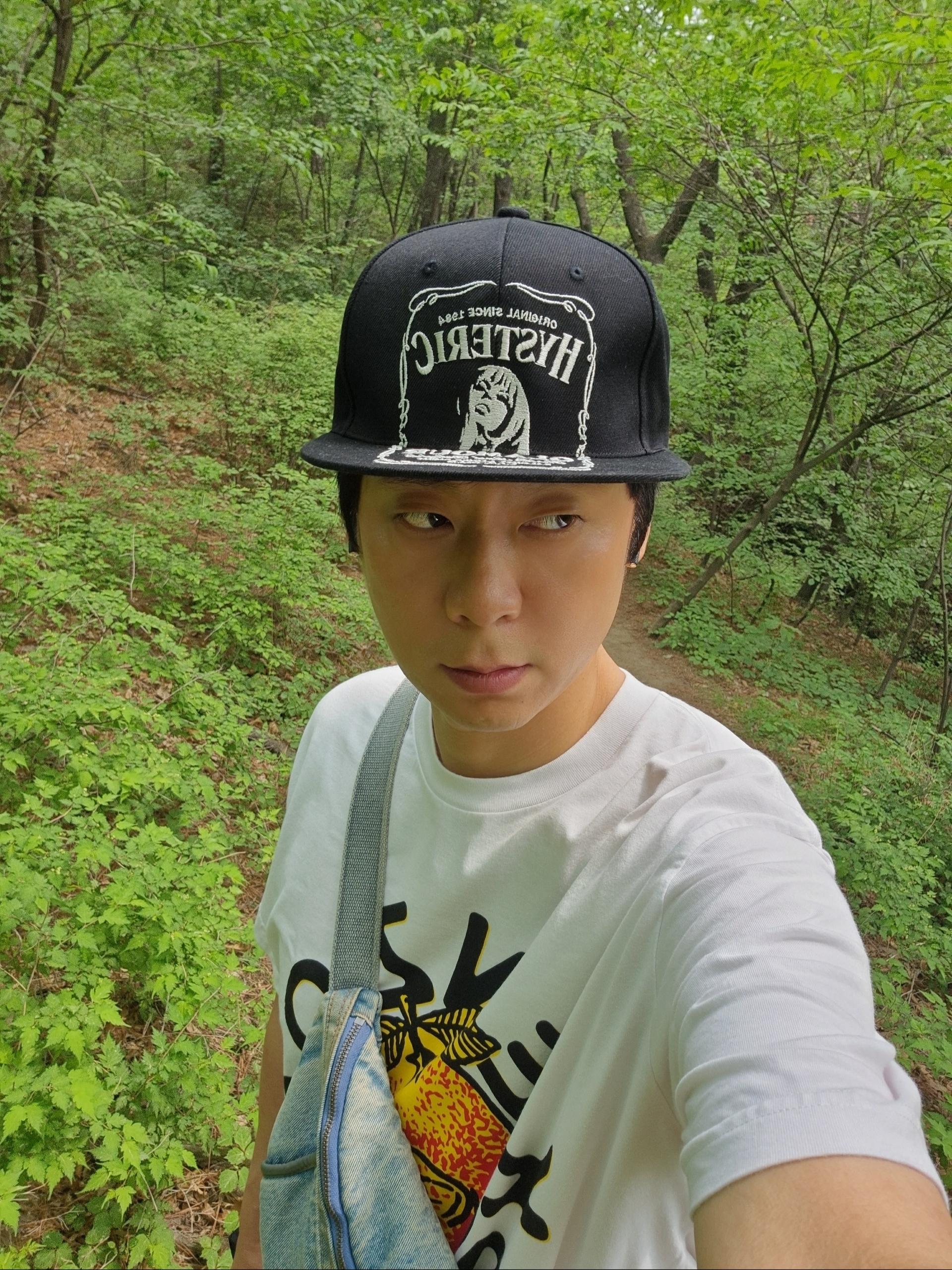 Hysteric Glamour HYS Whisky Embroidery Cap Black, Kenzo Big Orange Classic T-Shirt Off White 착용 스타일 - 1
