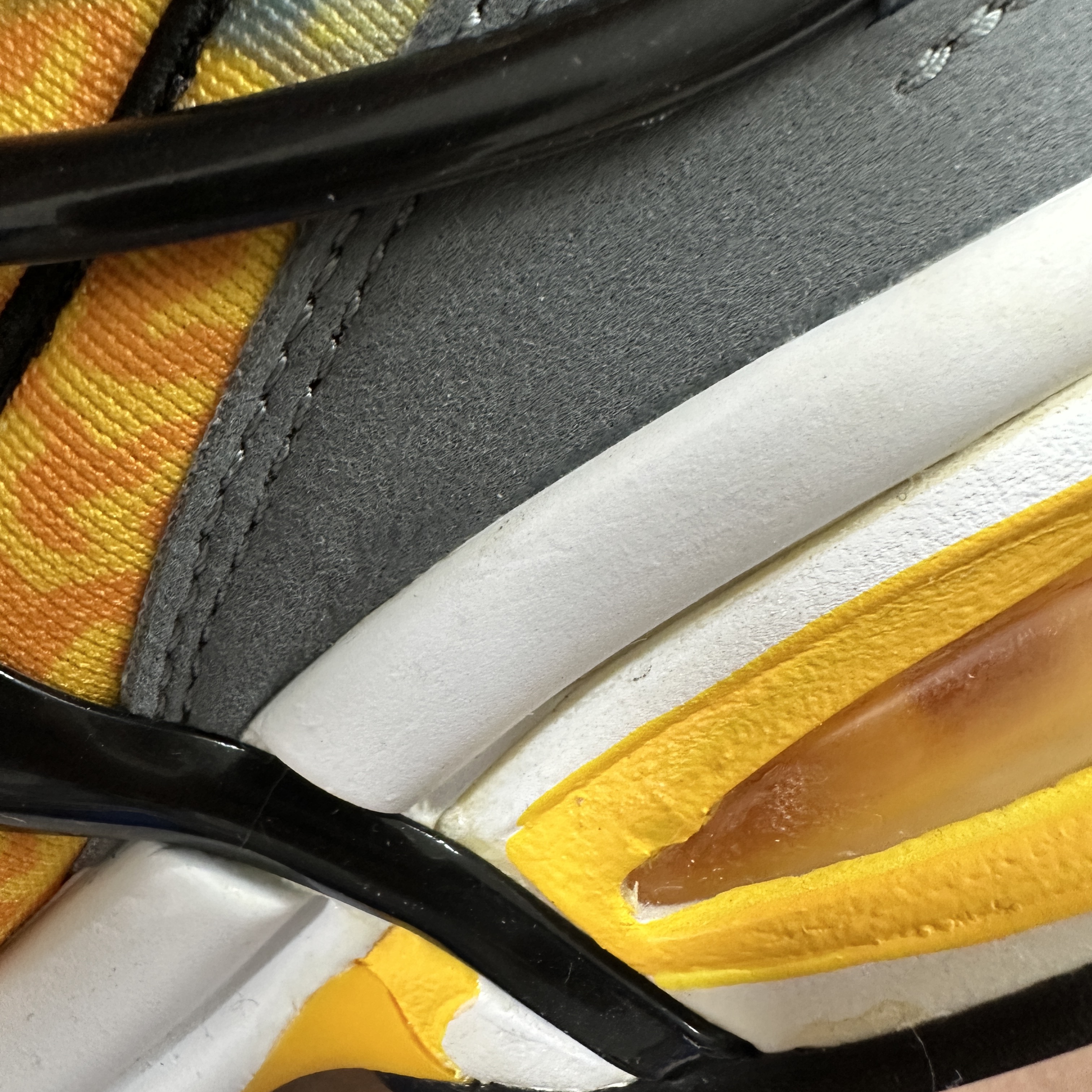 Nike Air Kukini University Gold Cool Grey 착용 스타일 - 6