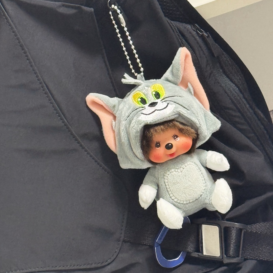 Monchhichi x Tom & Jerry SS Doll Mini Key Chain Tom, Ader Error Carve Carabiner Blue 착용 스타일