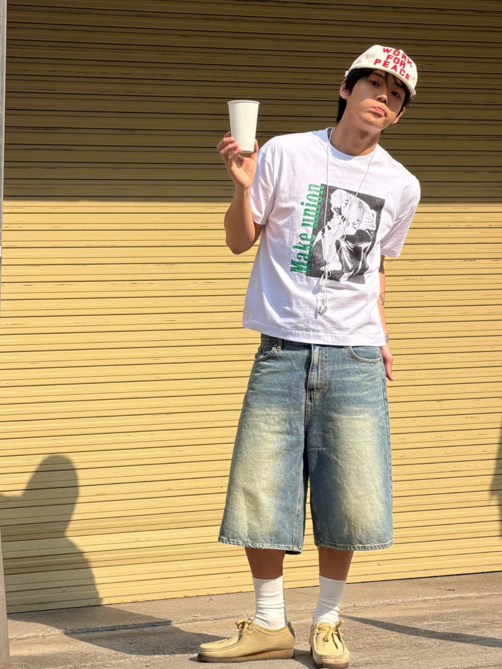 AMOU Trouble Half T-Shirts White, AMOU Work For Peace 5pannel Cap Ivory 착용 스타일 - 2