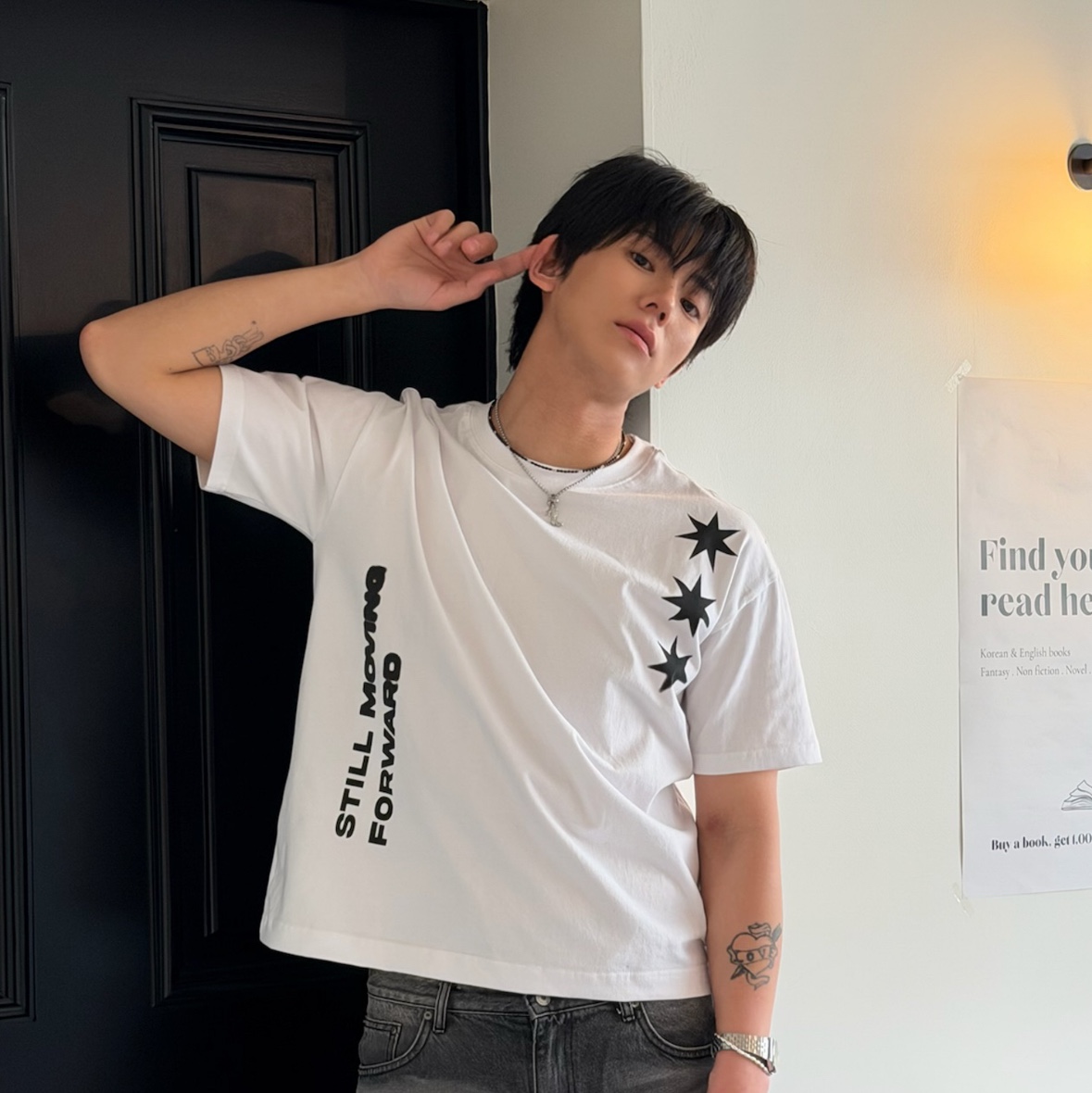 AMOU Motion Half T-Shirts White 착용 스타일 - 1