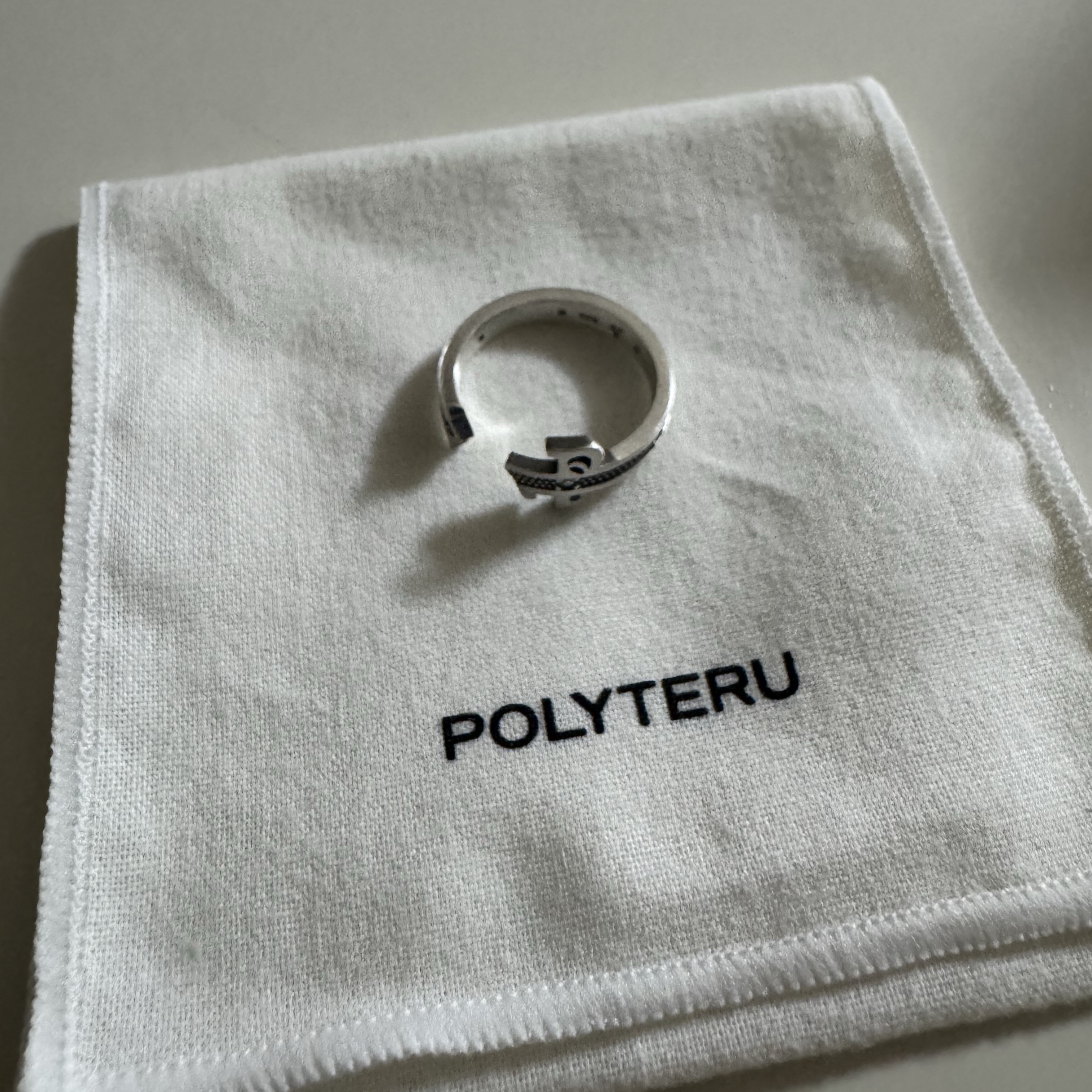 [프리오더] Polyteru 925 Silver Ring 001 Symbol P 착용 스타일 - 1