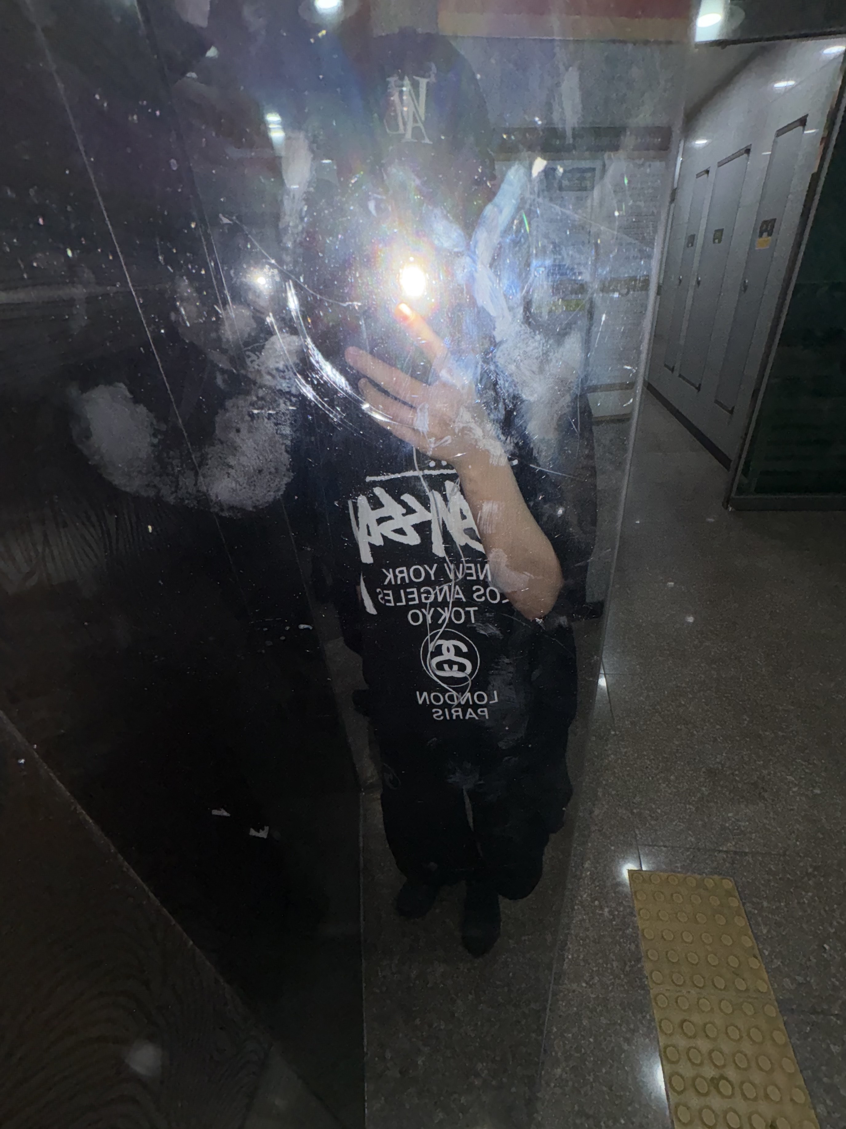 Stussy World Tour T-Shirt Black 착용 스타일