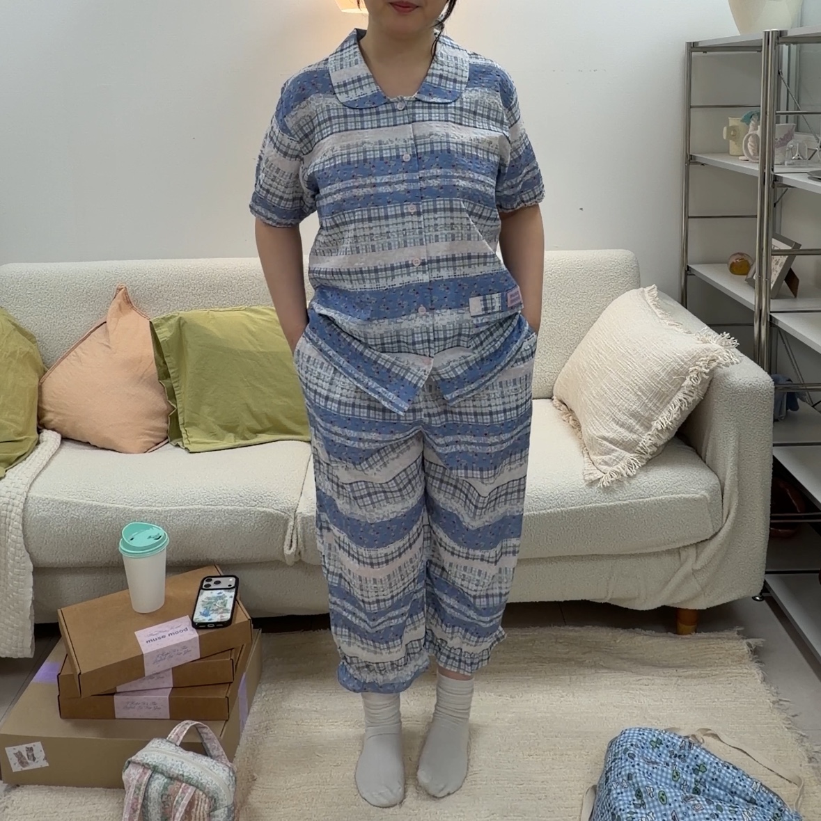 Musemood Berry Lace Pajama 착용 스타일