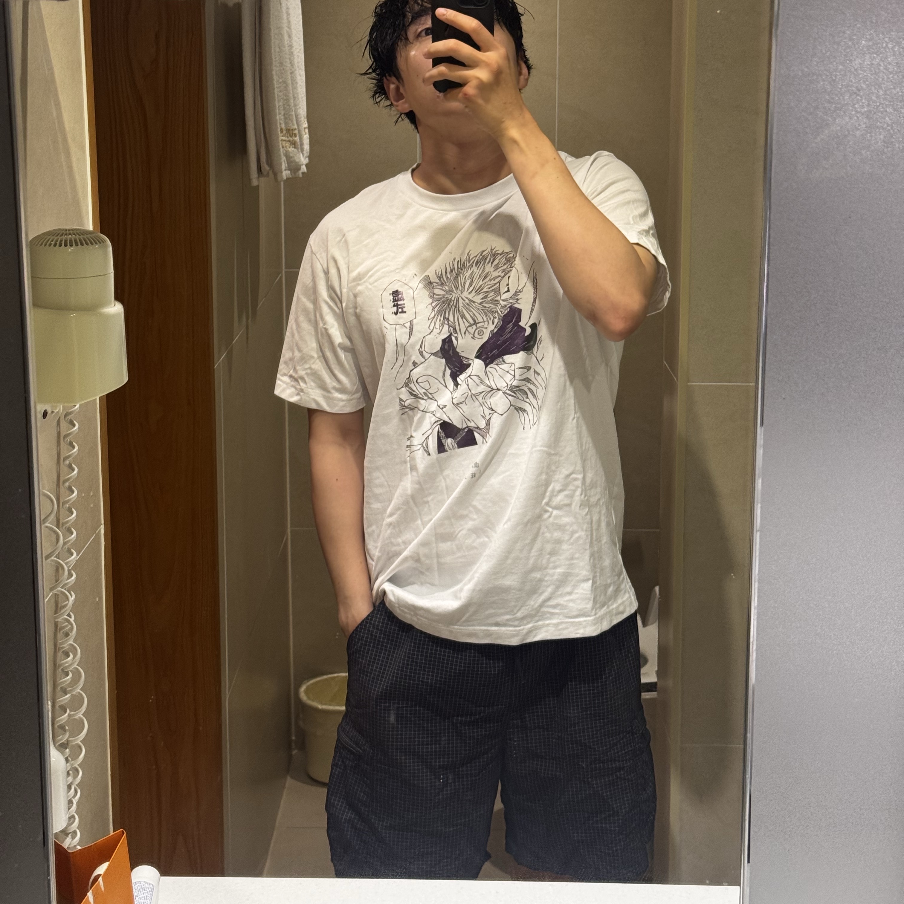 Uniqlo UT Shueisha 100th Anniversary Jujutsu Kaisen T-Shirt White, Supreme Ripstop Cargo Water Short Black - 26SS 착용 스타일