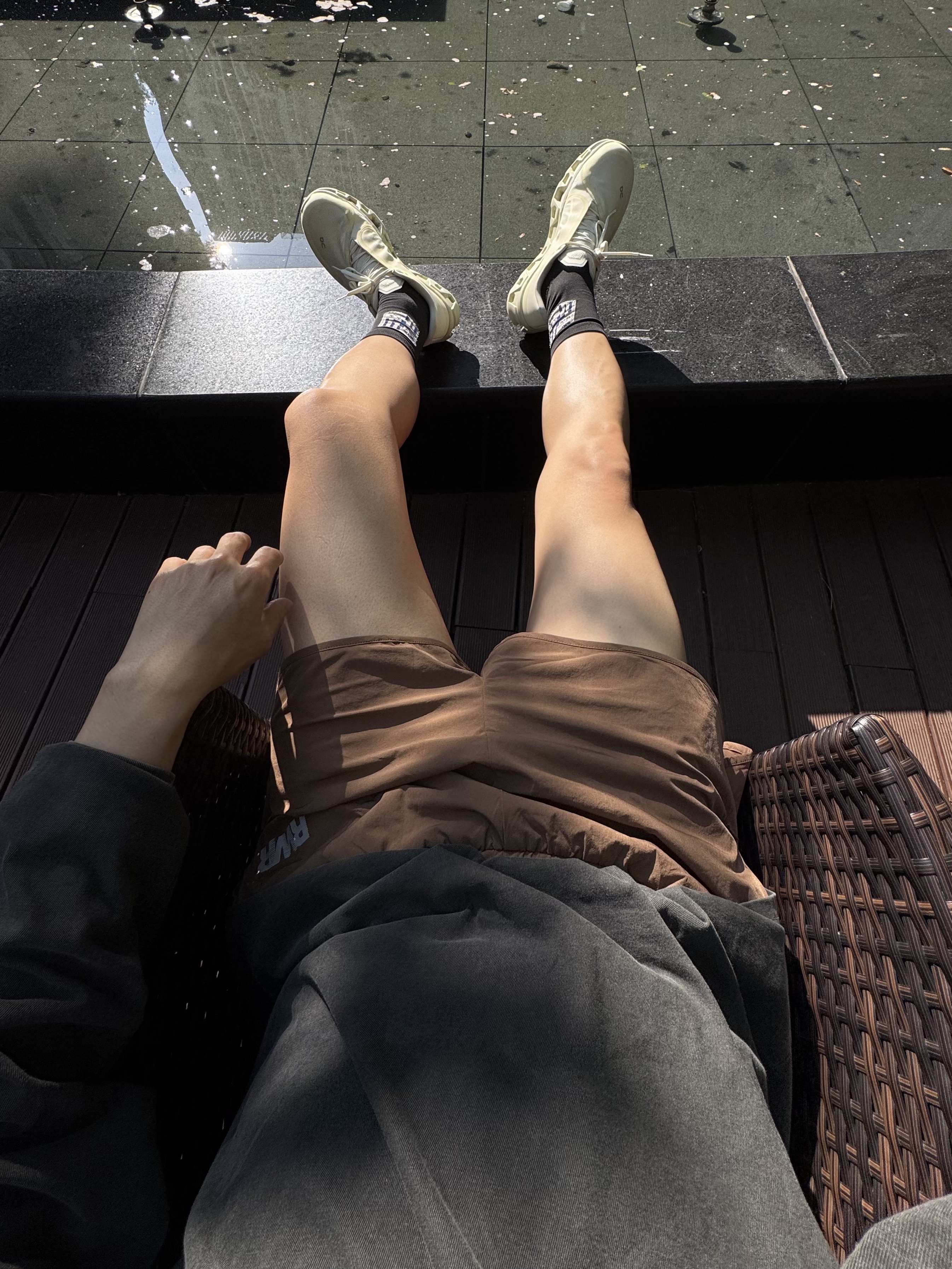 On Running x Post Archive Faction (Paf) Cloudmonster 2 Seedling White, [KREAM 단독] runwhither 3inch Shorts Brown 착용 스타일