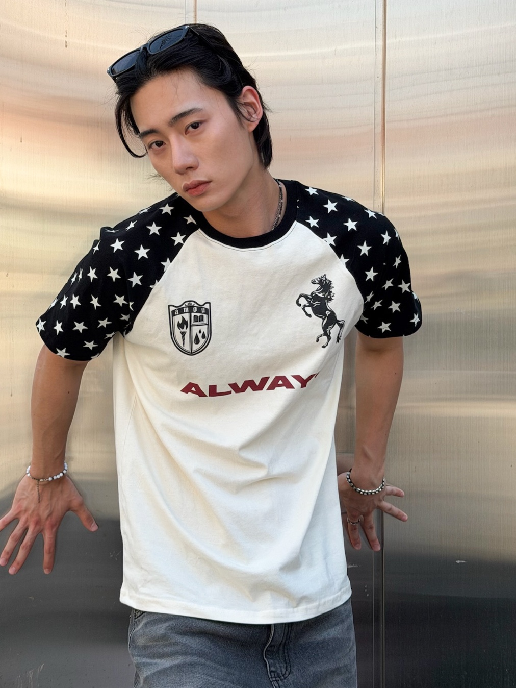 AMOU Always Star Reglan T-Shirts Black 착용 스타일 - 2