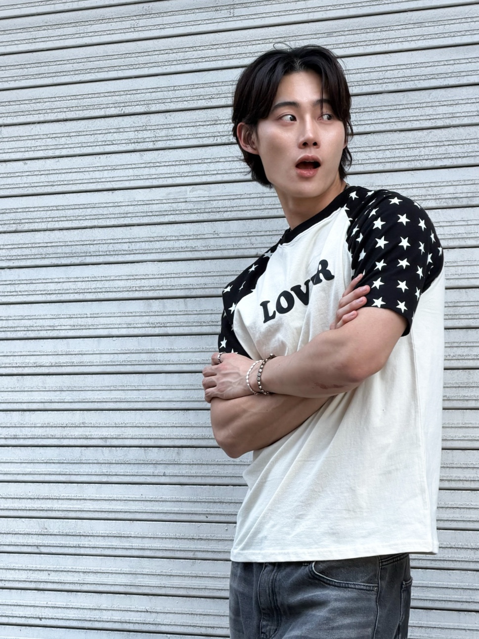 [KREAM 단독] AMOU Lover Reglan T-Shirts Black 착용 스타일 - 1