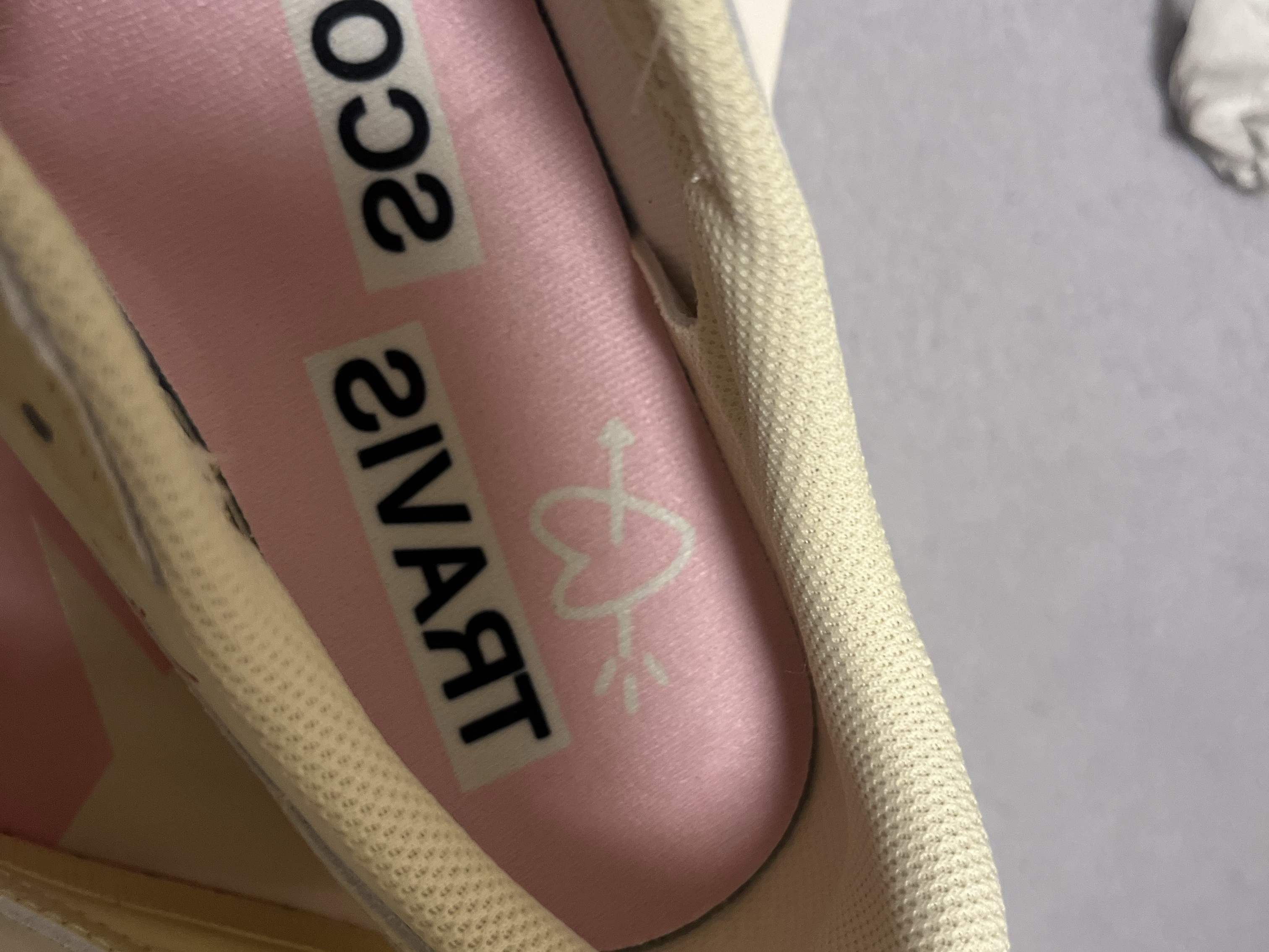 Jordan 1 x Travis Scott Retro Low OG SP Muslin Shy Pink 착용 스타일 - 6
