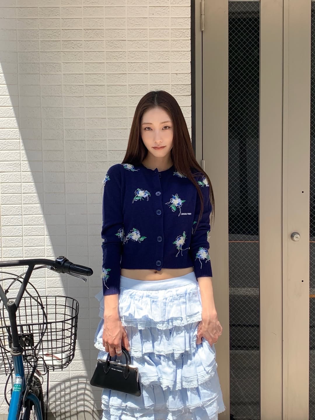 Shushu/Tong Women Threadwork Knit Cardigan Navy Blue - 26SS 착용 스타일 - 1