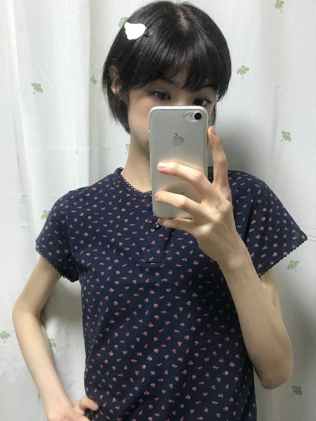 Rosefrantz Rose & Berry Lounge T-shirt [Rose Navy] 착용 스타일 - 1