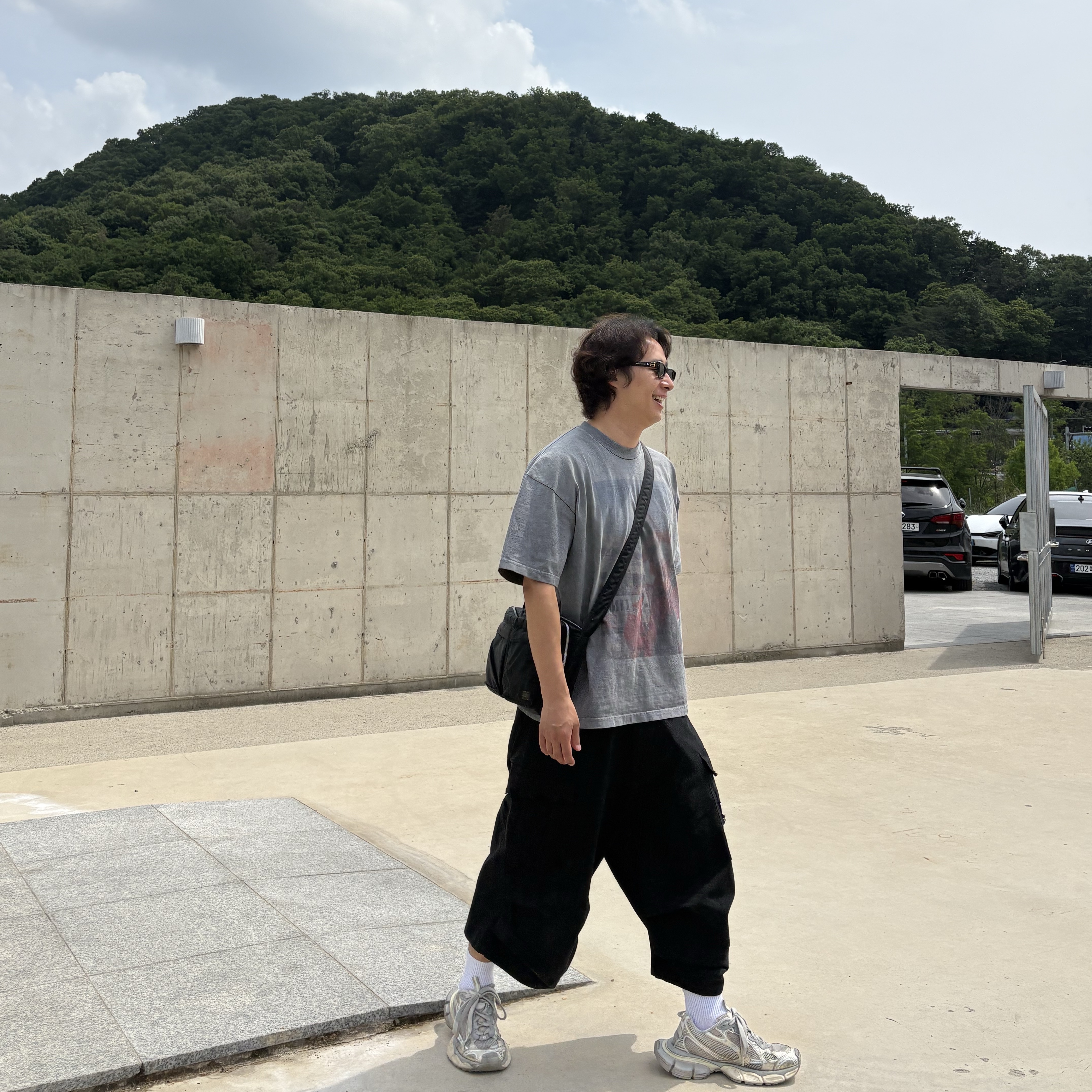 Nonnod Side Cargo Shorts Vintage Black 착용 스타일