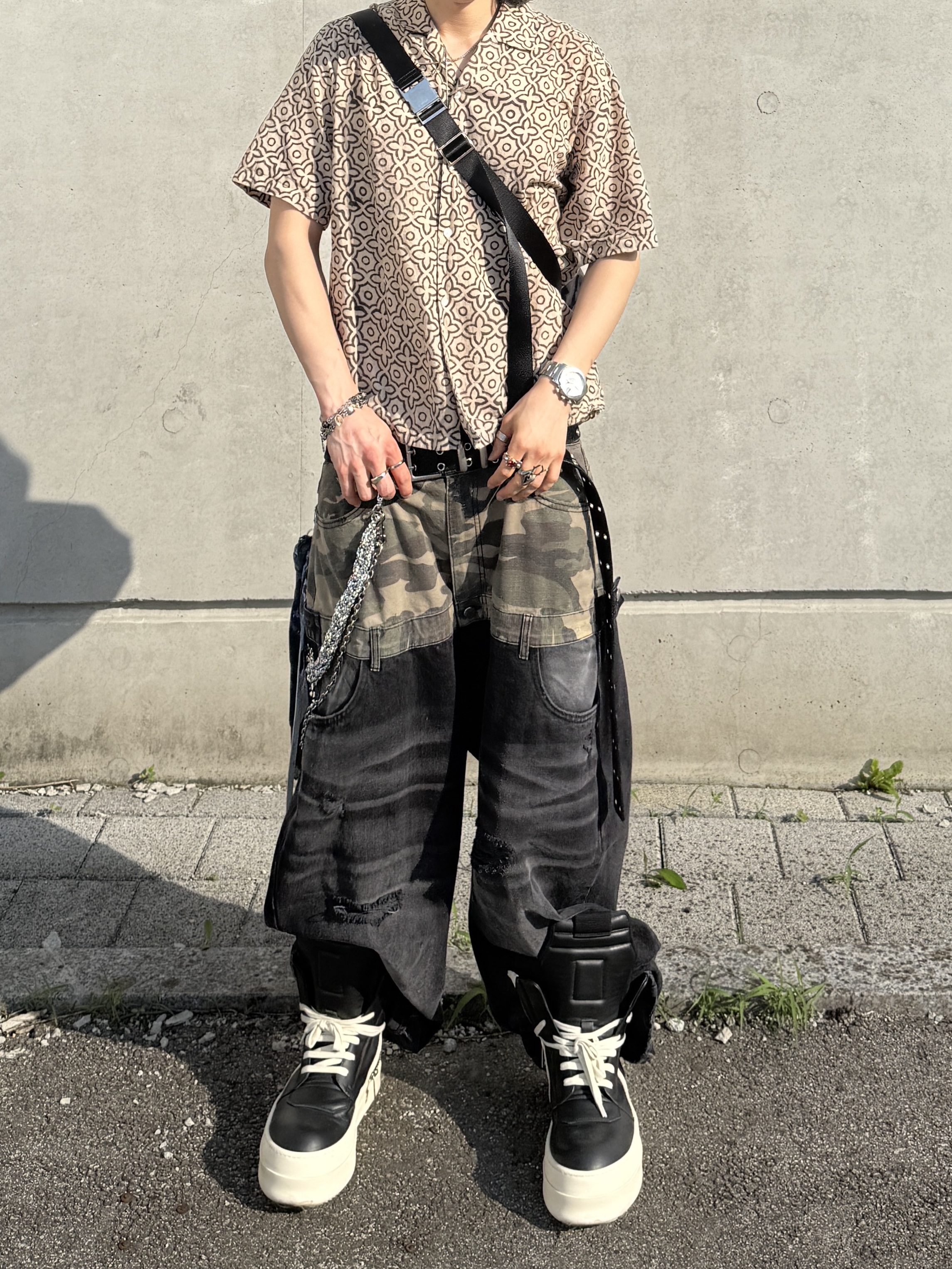 Rick Owens Hollywood Mega Bumper Geobasket in Full Grain Calf Leather Black Milk, Rick Owens Mega Bumper Geobasket Black Milk 착용 스타일 - 4