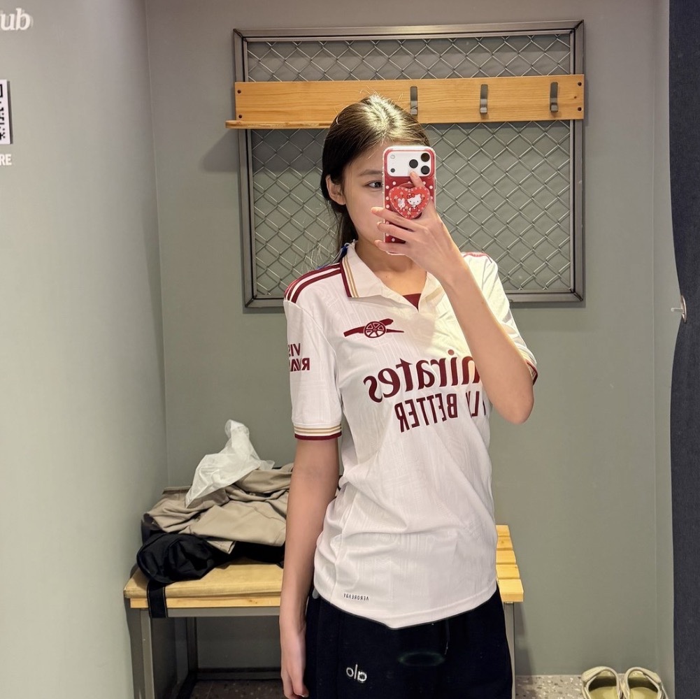 Adidas Arsenal 2025/26 3rd Jersey Cloud White Team Coll Burgundy 2 - KR Sizing (Non Marking Ver.) 착용 스타일