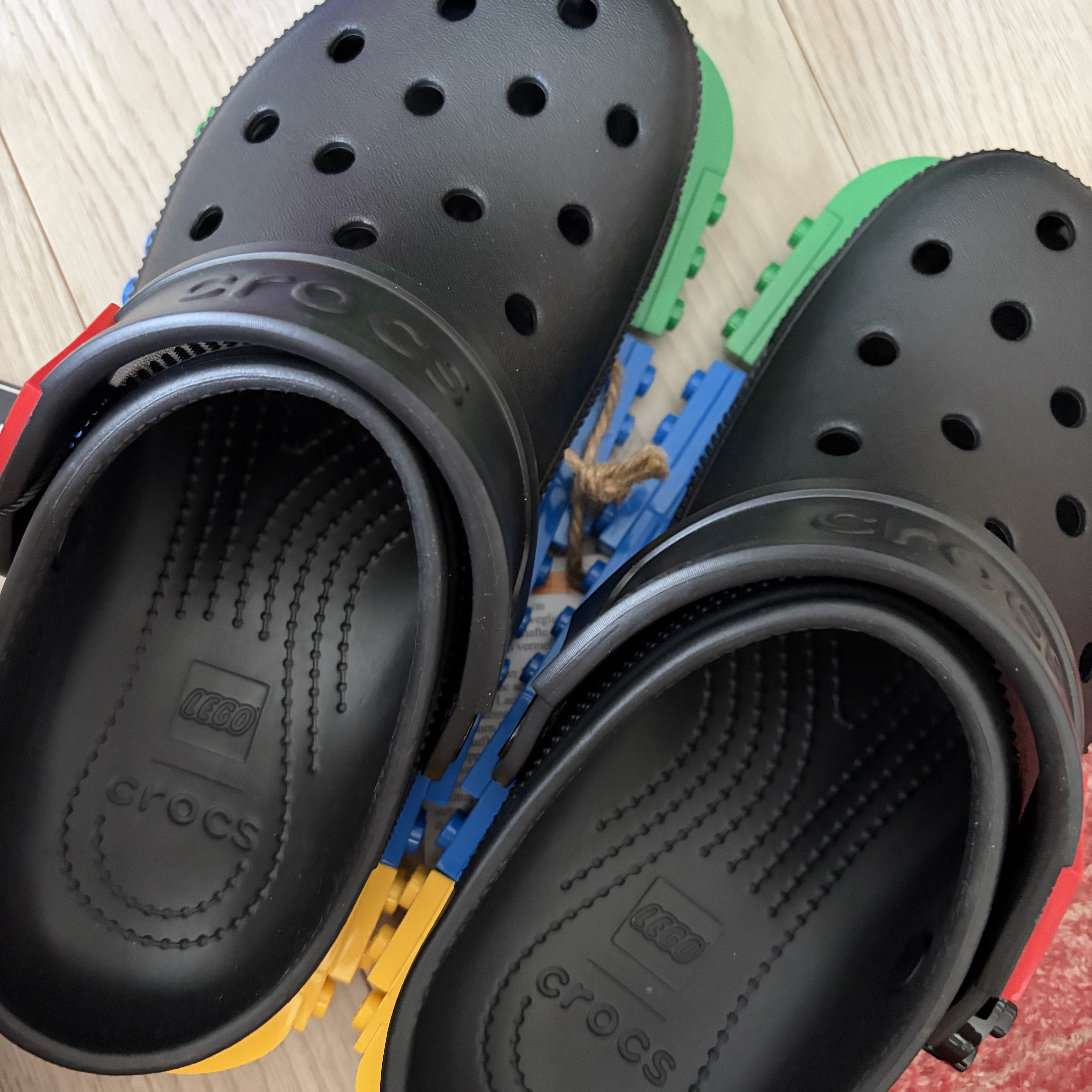 Crocs x Lego Creativity Clog Black 착용 스타일