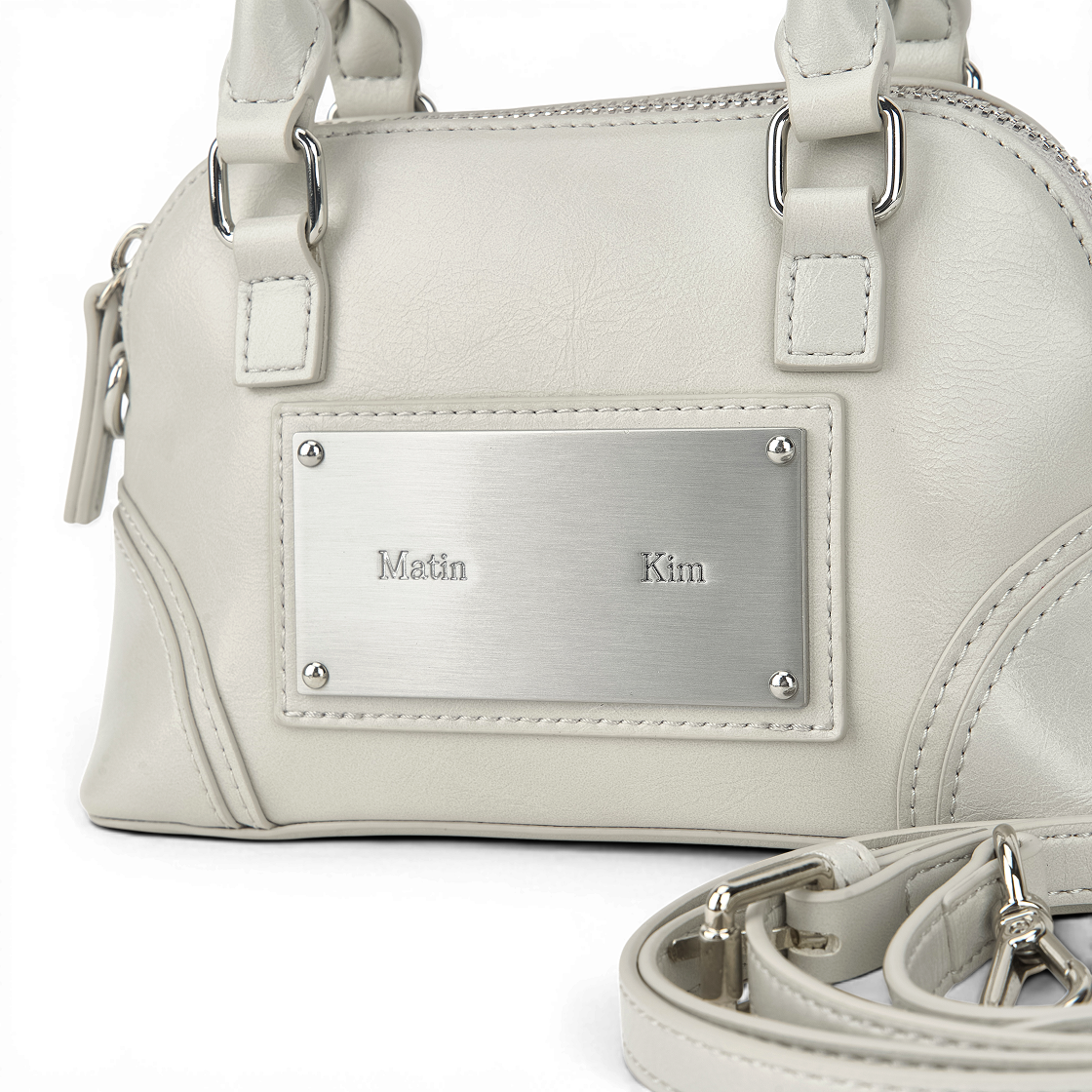 마뗑킴 커브 집 미니 백 라이트 그레이(Matin Kim Curve Zip Mini Bag In Light Grey) - 3