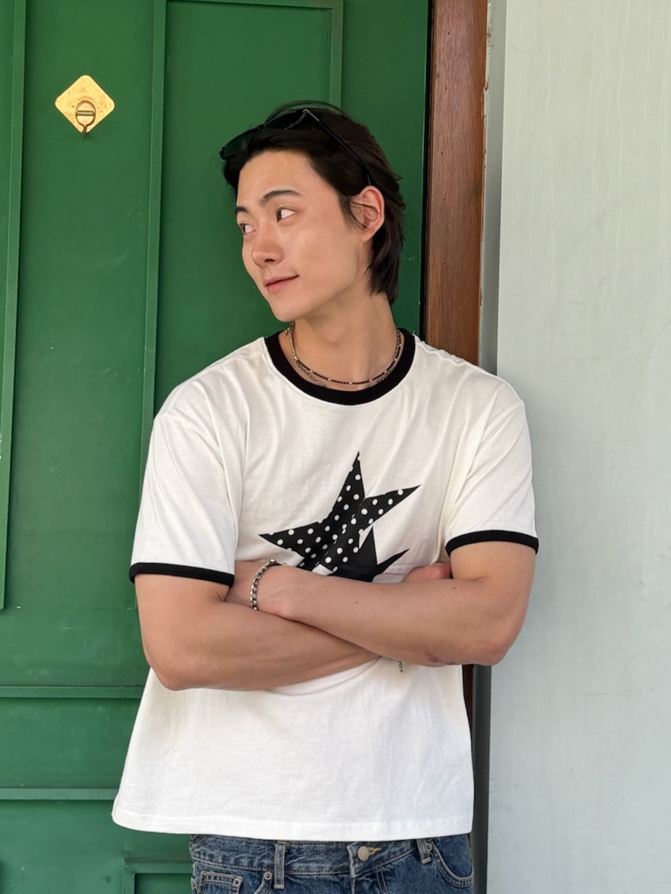 AMOU Two Star Ringer T-Shirts White 착용 스타일 - 1