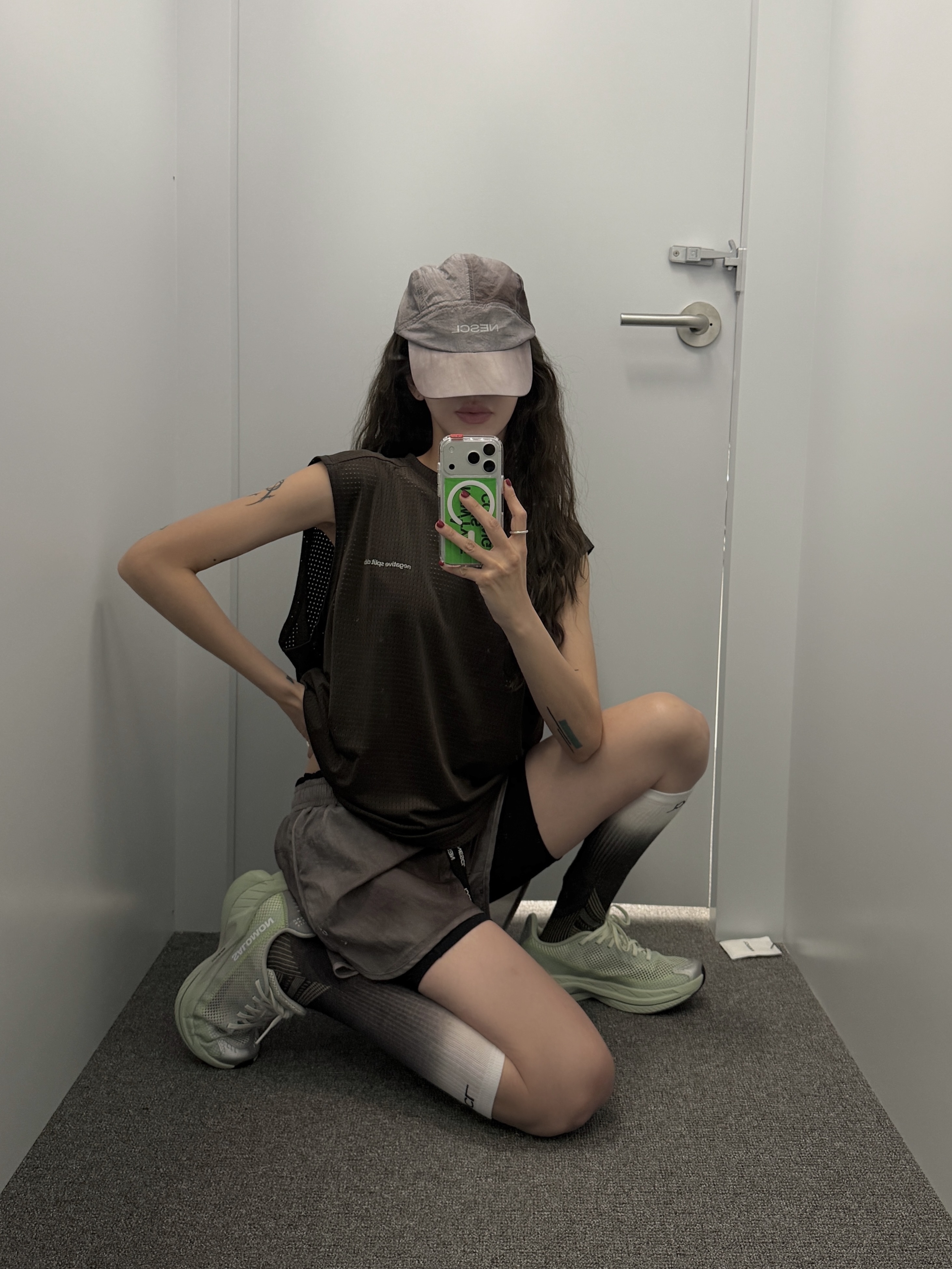 negative split club AirVent Solid Singlet Brown, negative split club ZeroShell Tie-Dyeing 2in1 Pants Brown 착용 스타일