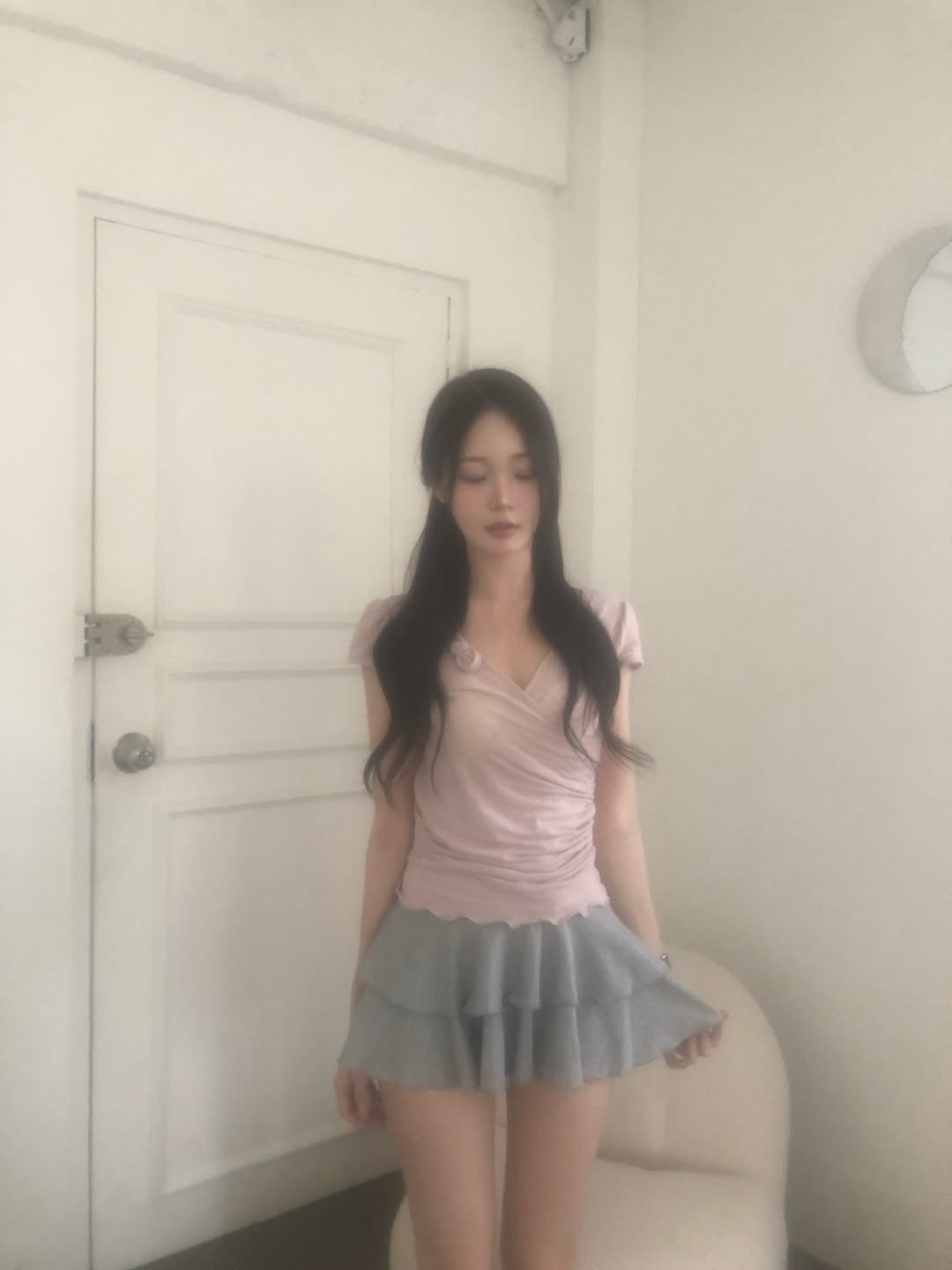 Rosefrantz Corsage Shirring Tie T-shirt [Pink] 착용 스타일 - 2