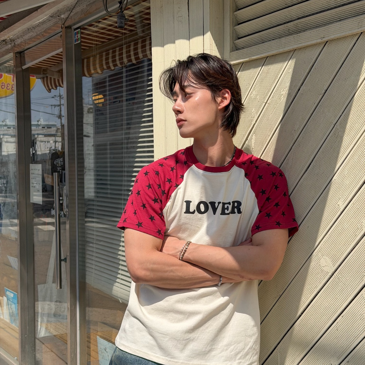 AMOU Dot Star Tote Bag, [KREAM 단독] AMOU Lover Reglan T-Shirts Red 착용 스타일 - 2