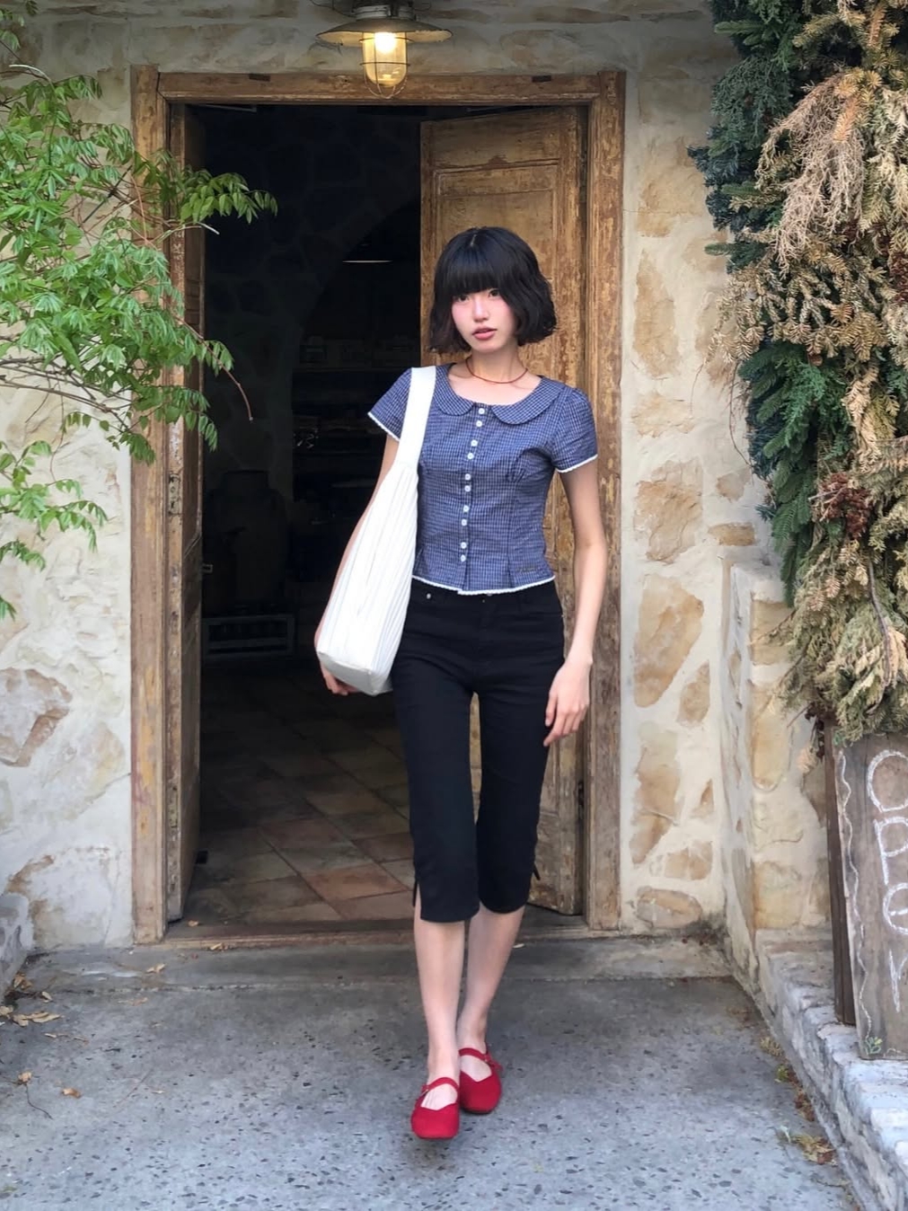 Rosefrantz Round Collar Short Sleeve Blouse [Navy] 착용 스타일 - 4