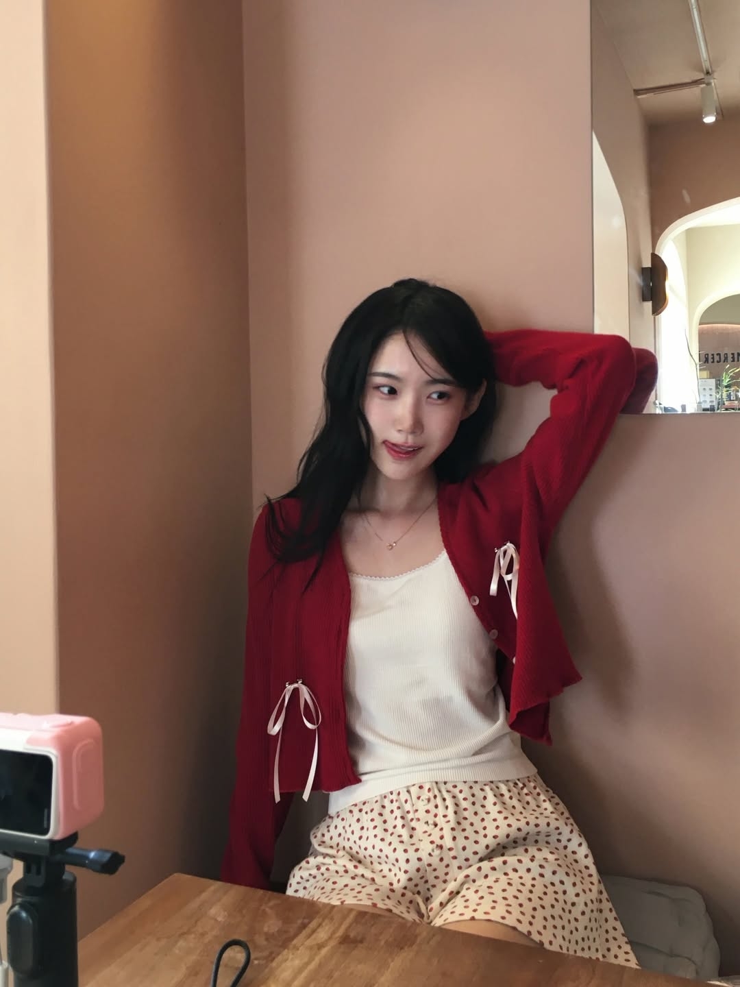 Rosefrantz Rose & Berry Lounge T-shirt [Ivory], Rosefrantz Rose & Berry Lounge Shorts [Ivory] 착용 스타일 - 5