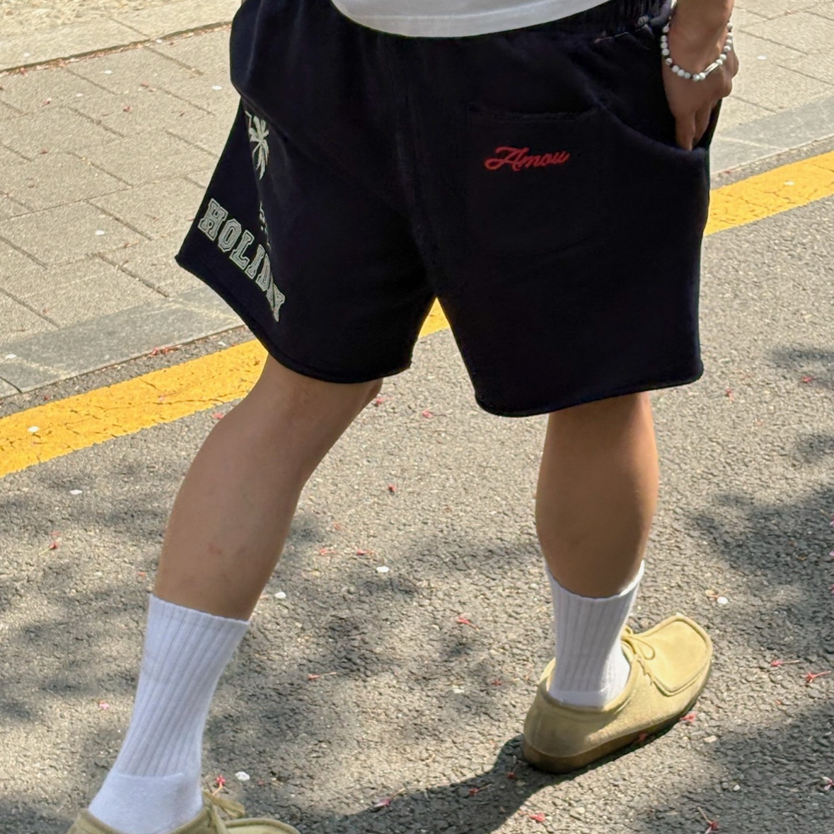 [KREAM 단독] AMOU Cali Shorts Navy 착용 스타일 - 2