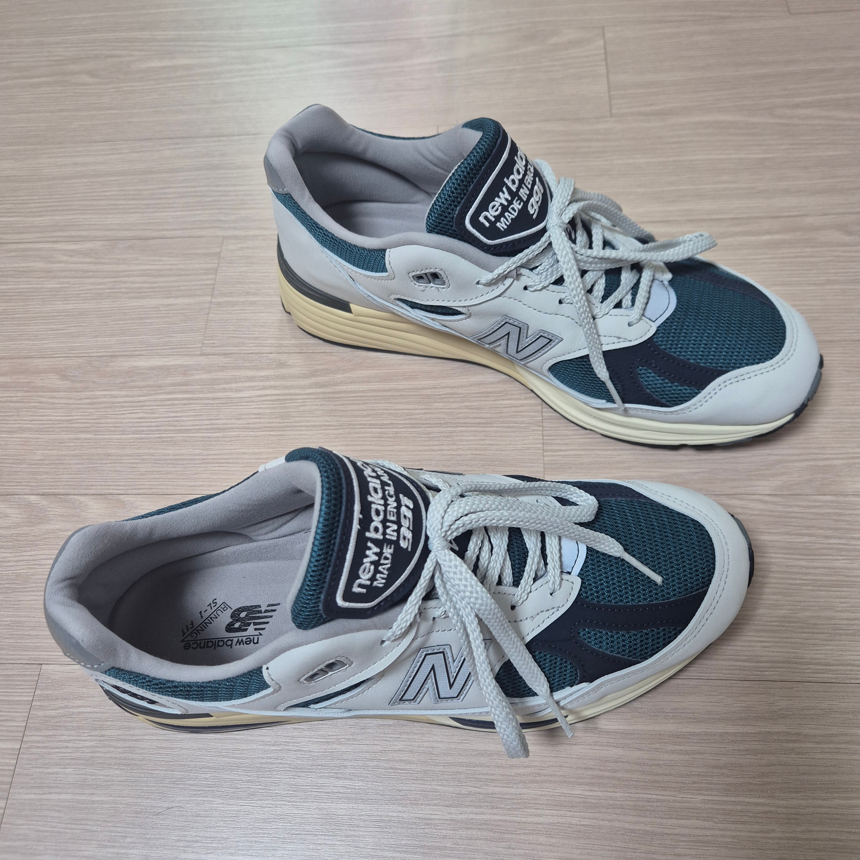 New Balance 991v2 Made in UK Grey Balsam 착용 스타일 - 2