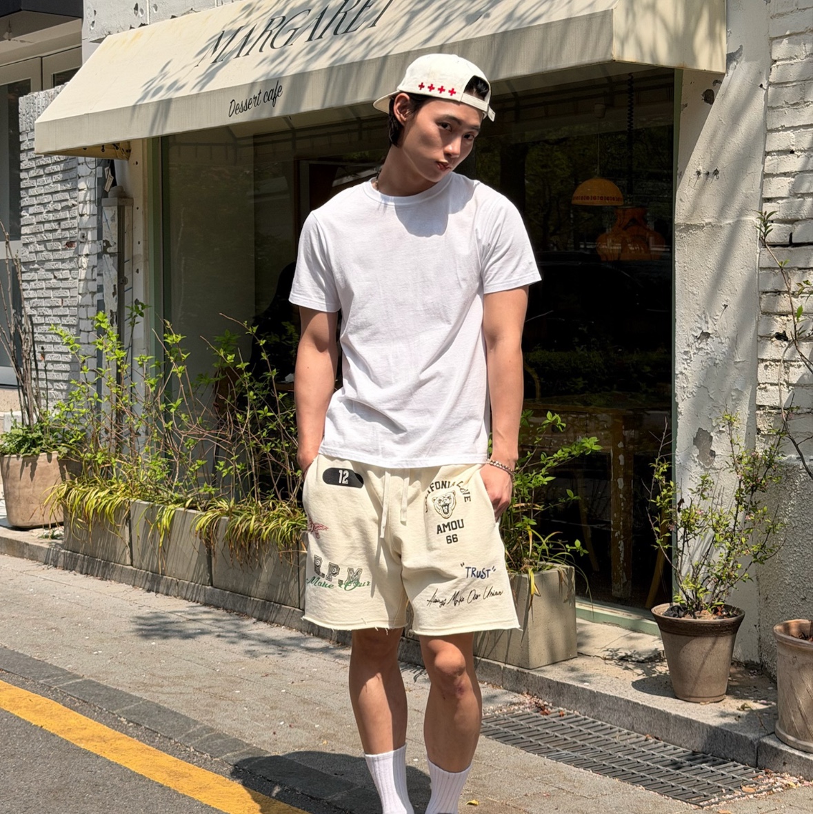 [KREAM 단독] AMOU Cali Shorts Cream 착용 스타일 - 2