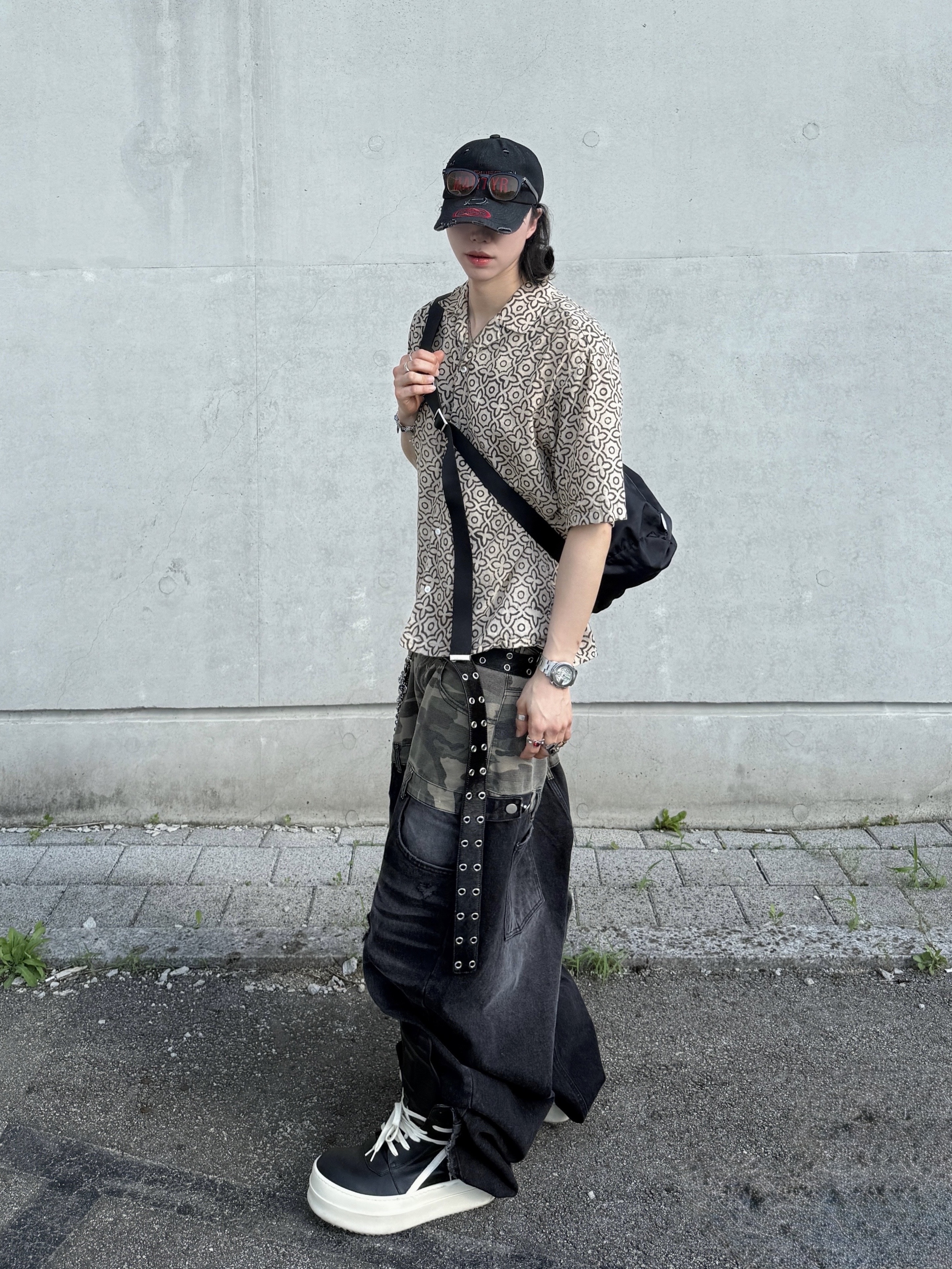 Rick Owens Hollywood Mega Bumper Geobasket in Full Grain Calf Leather Black Milk, Rick Owens Mega Bumper Geobasket Black Milk 착용 스타일 - 2