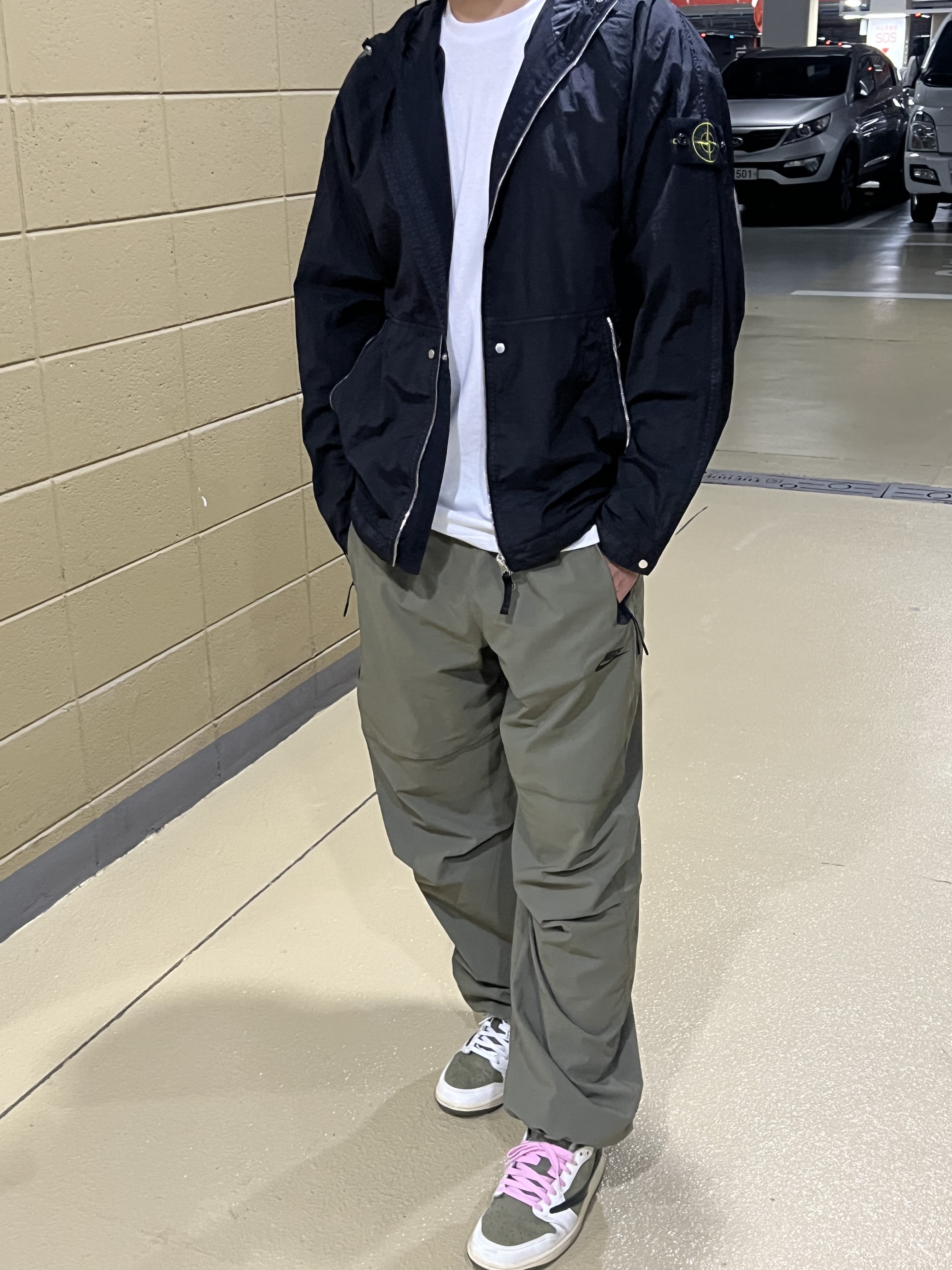 Stone Island 4100097 Nylon Metal Watro-TC in Econyl Hooded Jacket Black - 25SS, Jordan 1 x Travis Scott Retro Low OG SP Reverse Olive 착용 스타일 - 2