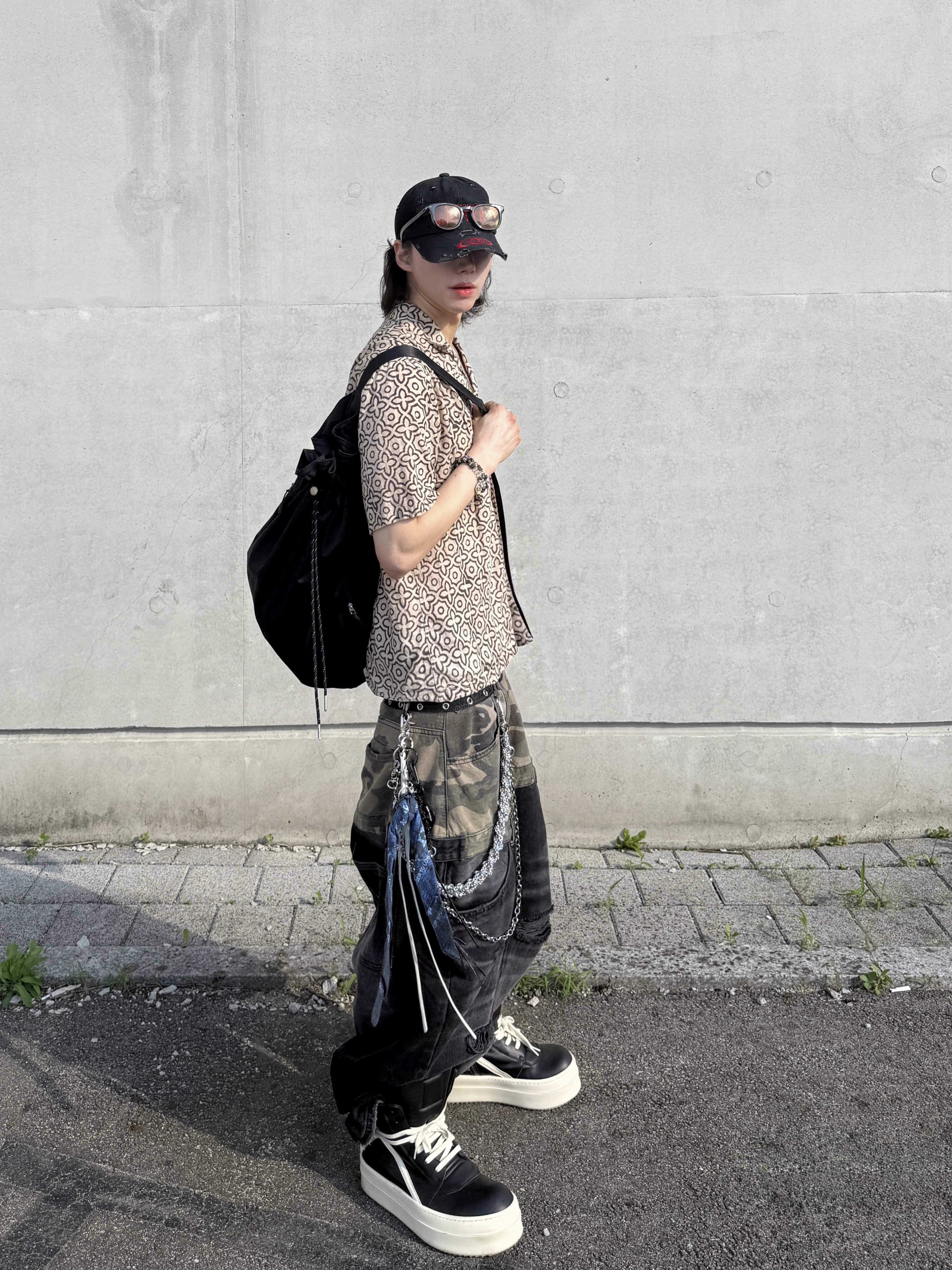 Rick Owens Hollywood Mega Bumper Geobasket in Full Grain Calf Leather Black Milk, Rick Owens Mega Bumper Geobasket Black Milk 착용 스타일 - 1