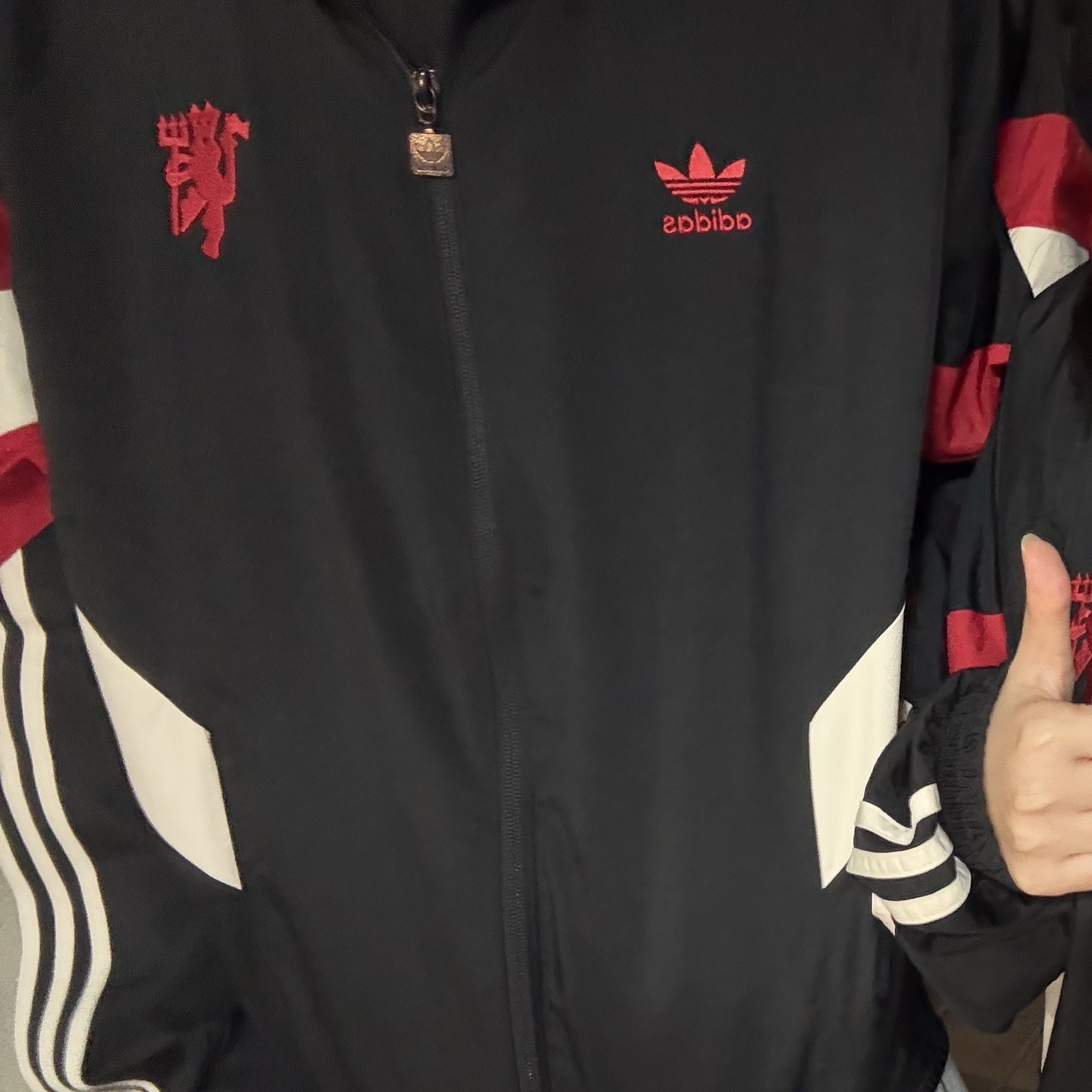 Adidas Manchester United Originals Track Top Black Red - KR Sizing 착용 스타일