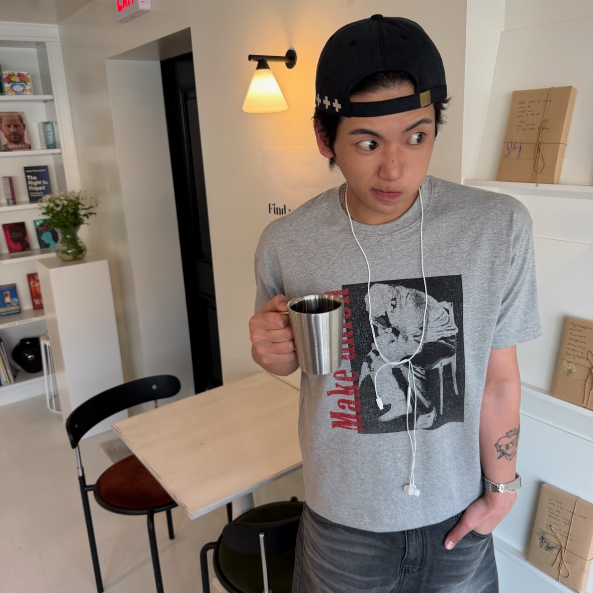 AMOU Trouble Half T-Shirts Gray 착용 스타일 - 1