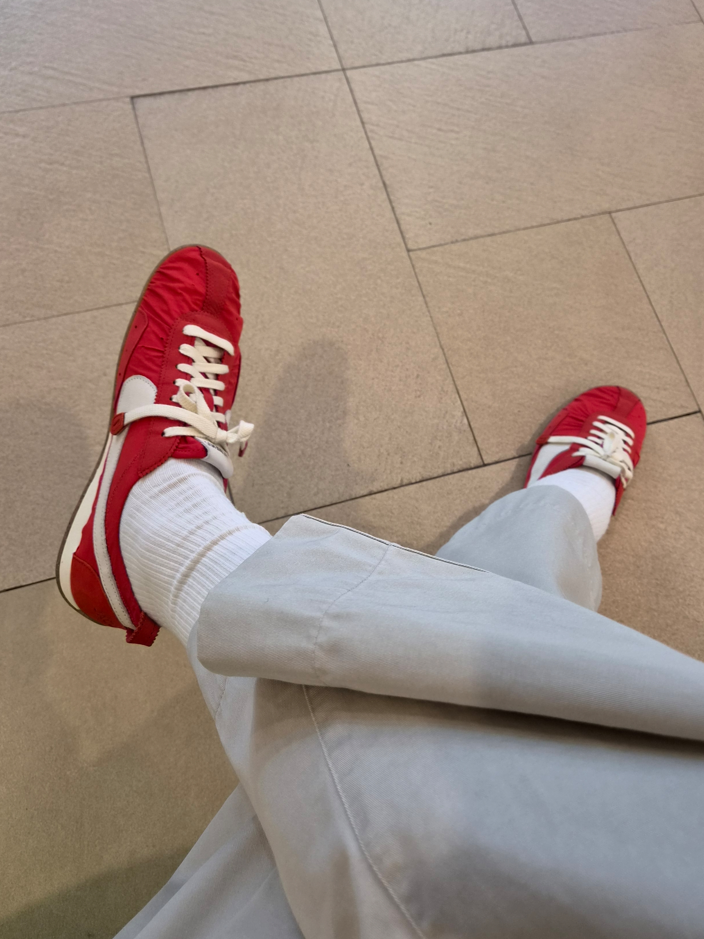 Nike x Jacquemus Moon Shoe SP University Red and Bicycle Yellow 착용 스타일 - 3