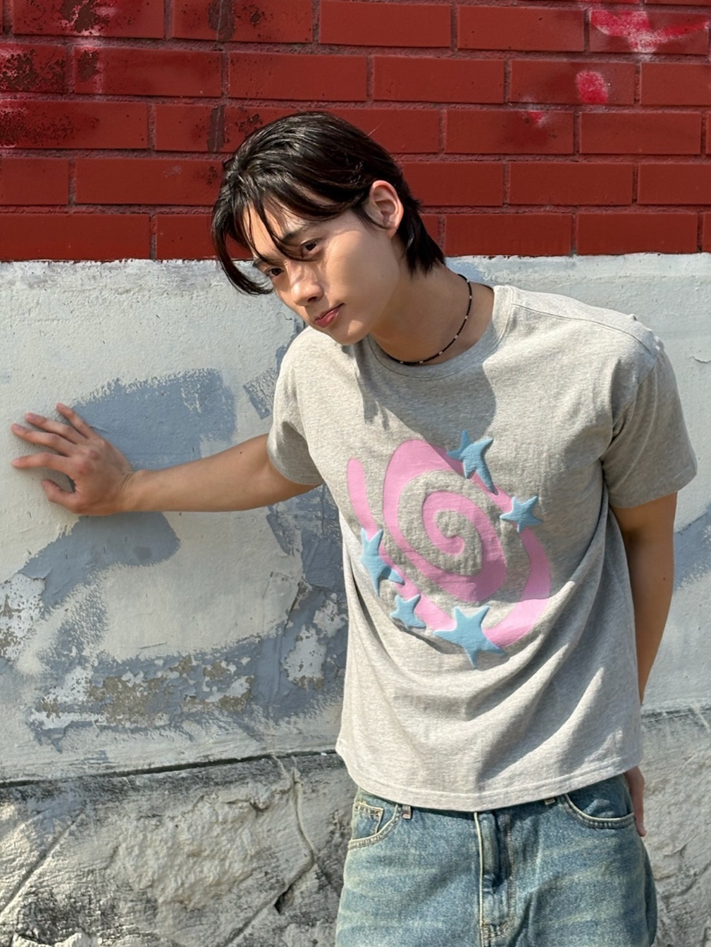 AMOU Molly Star Half T-Shirts Grey 착용 스타일