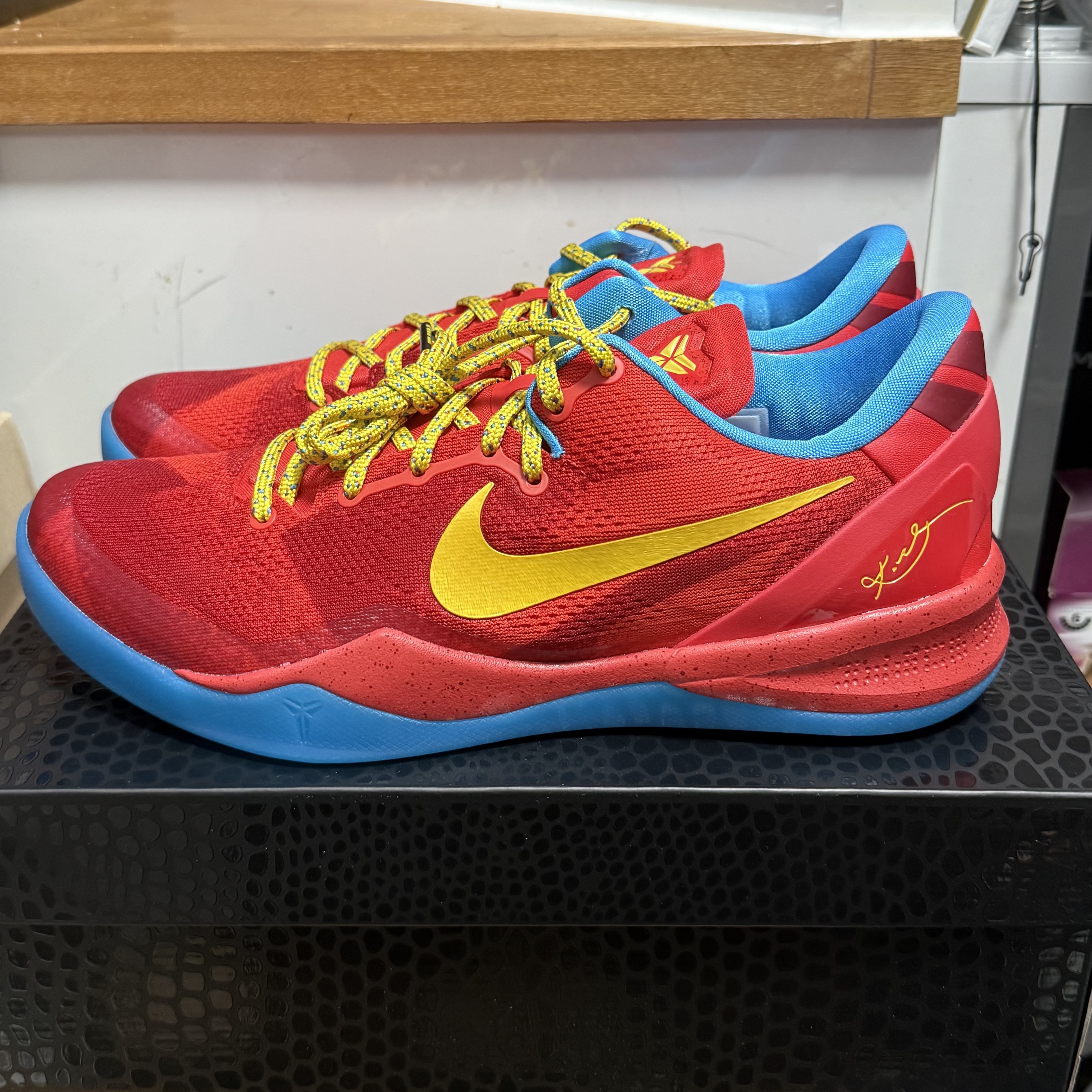 Nike Kobe 8 Protro Year of the Horse Light Crimson and Vivid Blue 착용 스타일