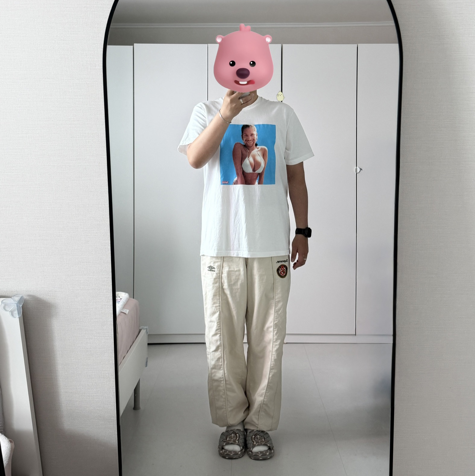 Supreme x Aphex Twin Windowlicker T-Shirt White - 25SS, Supreme x Umbro Cotton Ripstop Track Pant Stone - 26SS 착용 스타일 - 1