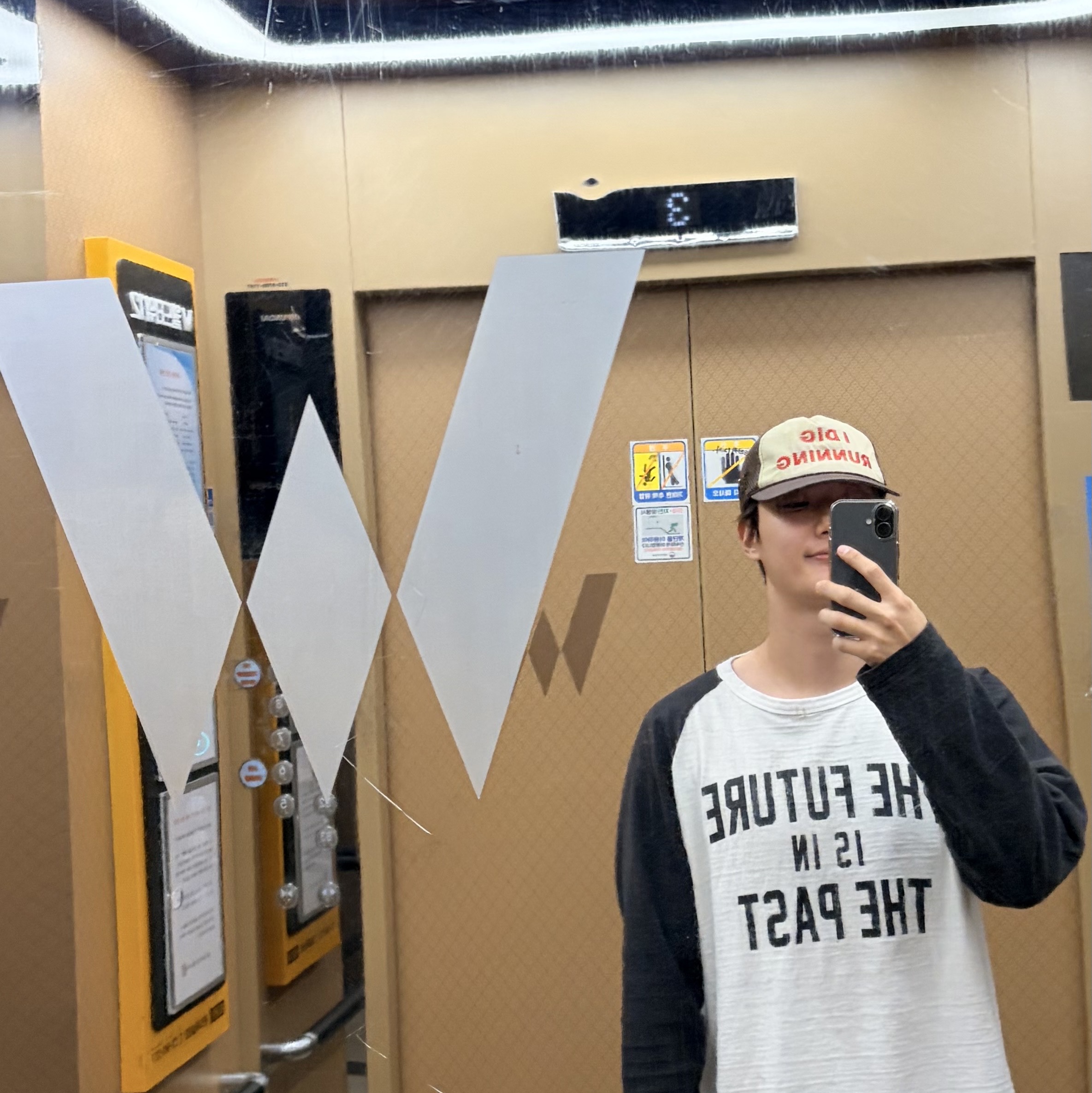 Human Made Raglan L/S T-Shirt Black, Alex Zono I Dig Running Trucker Hat OG Brown 착용 스타일