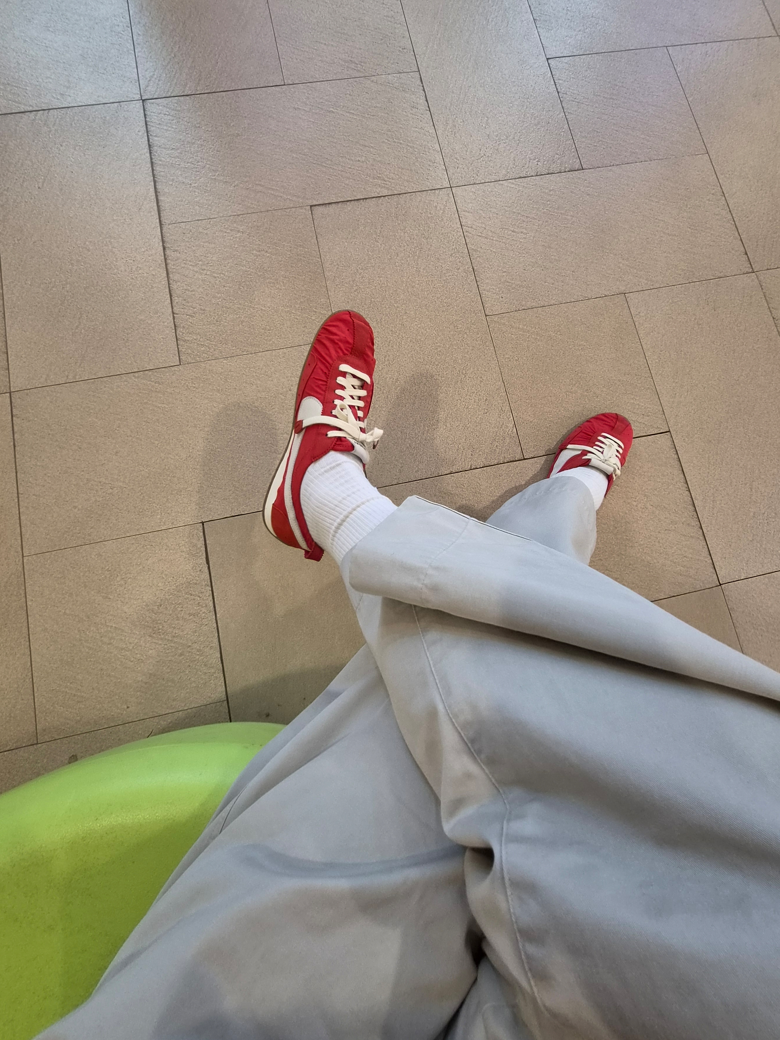Nike x Jacquemus Moon Shoe SP University Red and Bicycle Yellow 착용 스타일 - 4