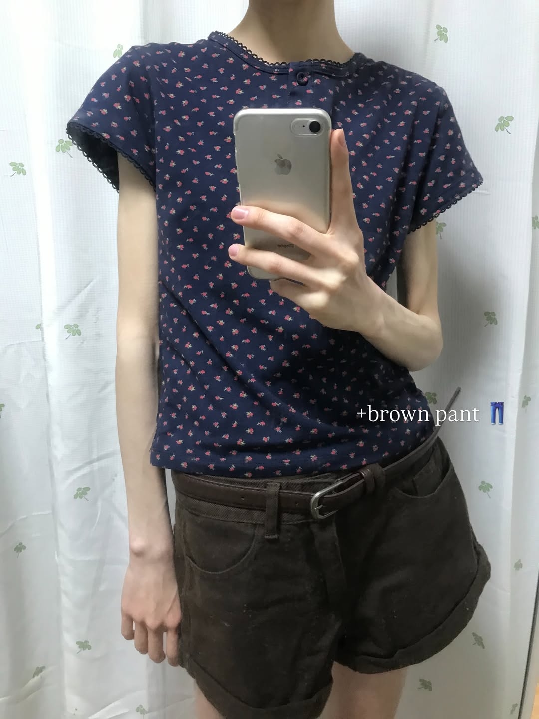 Rosefrantz Rose & Berry Lounge T-shirt [Rose Navy] 착용 스타일 - 2