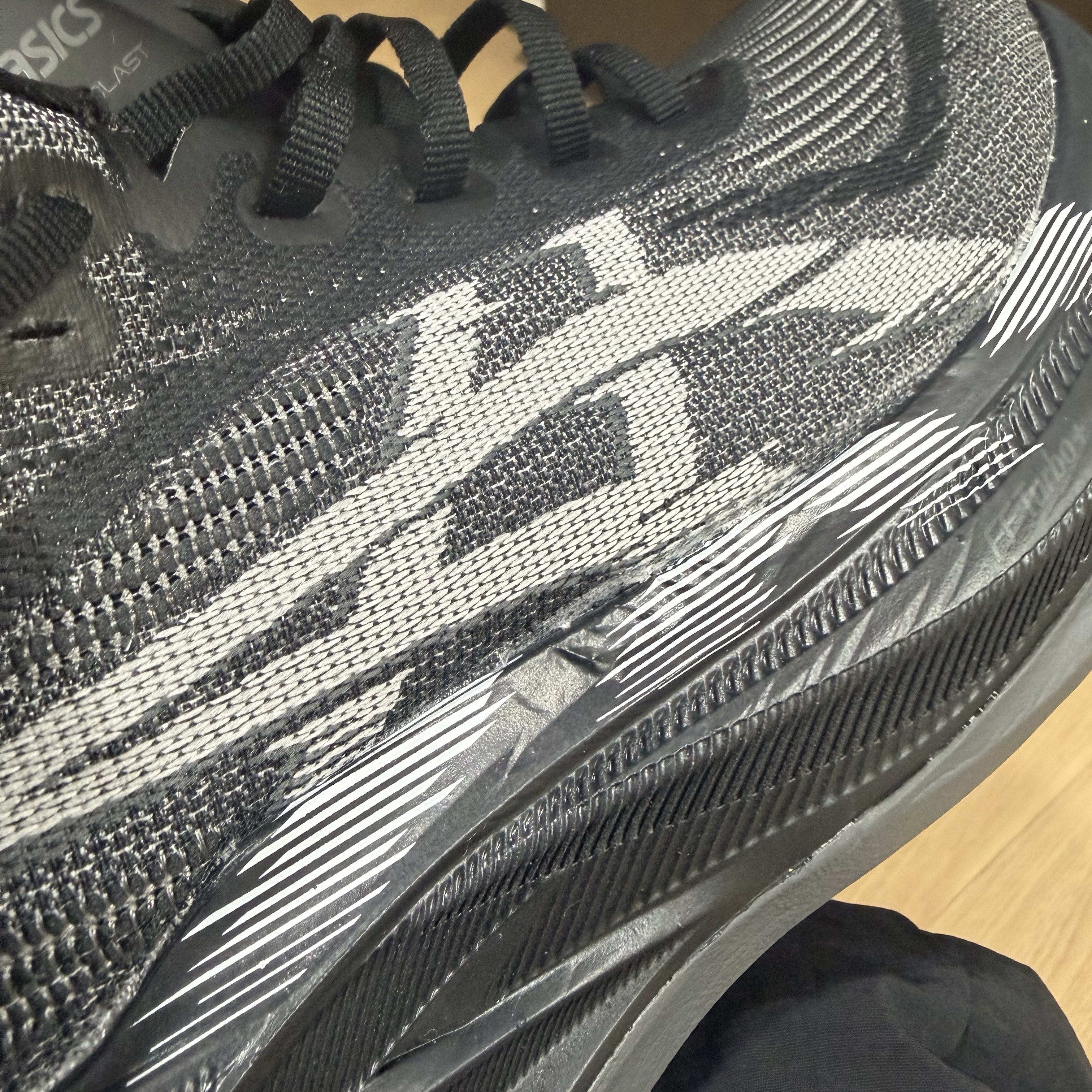 Asics Superblast 2 Black White 착용 스타일 - 2