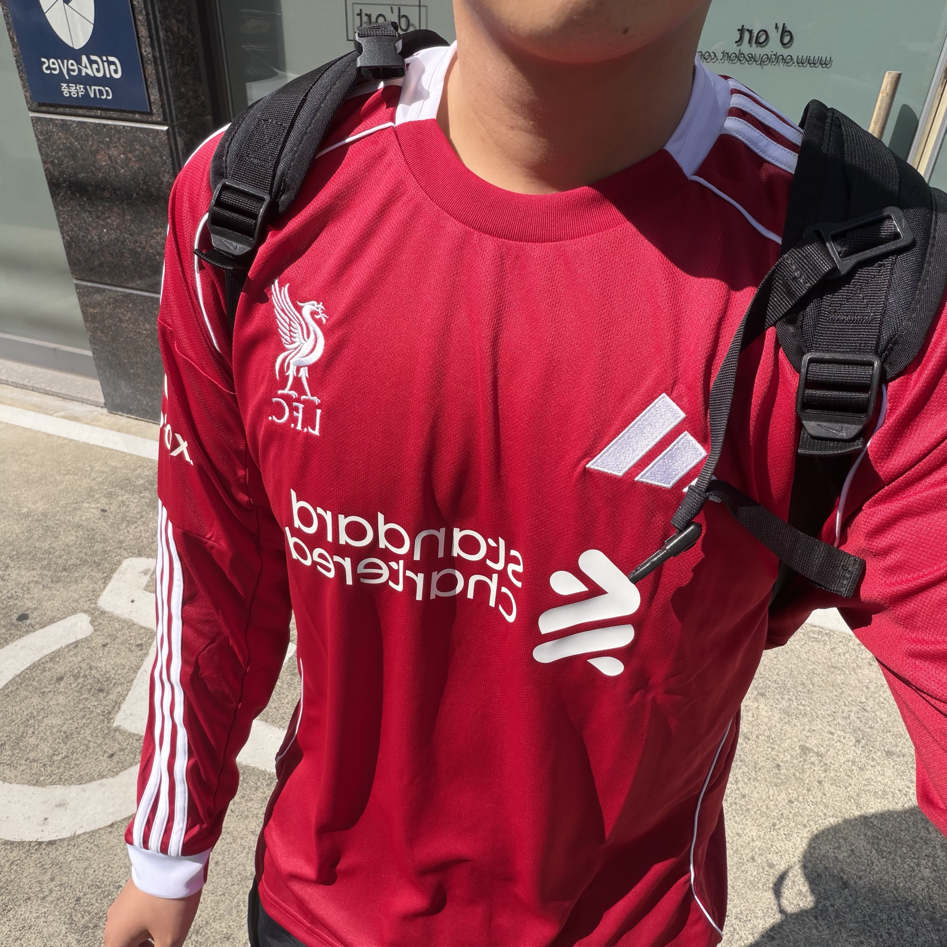 Adidas Liverpool FC 2025/26 Home Long Sleeve Jersey Strawberry Red - KR Sizing (Non Marking Ver.) 착용 스타일