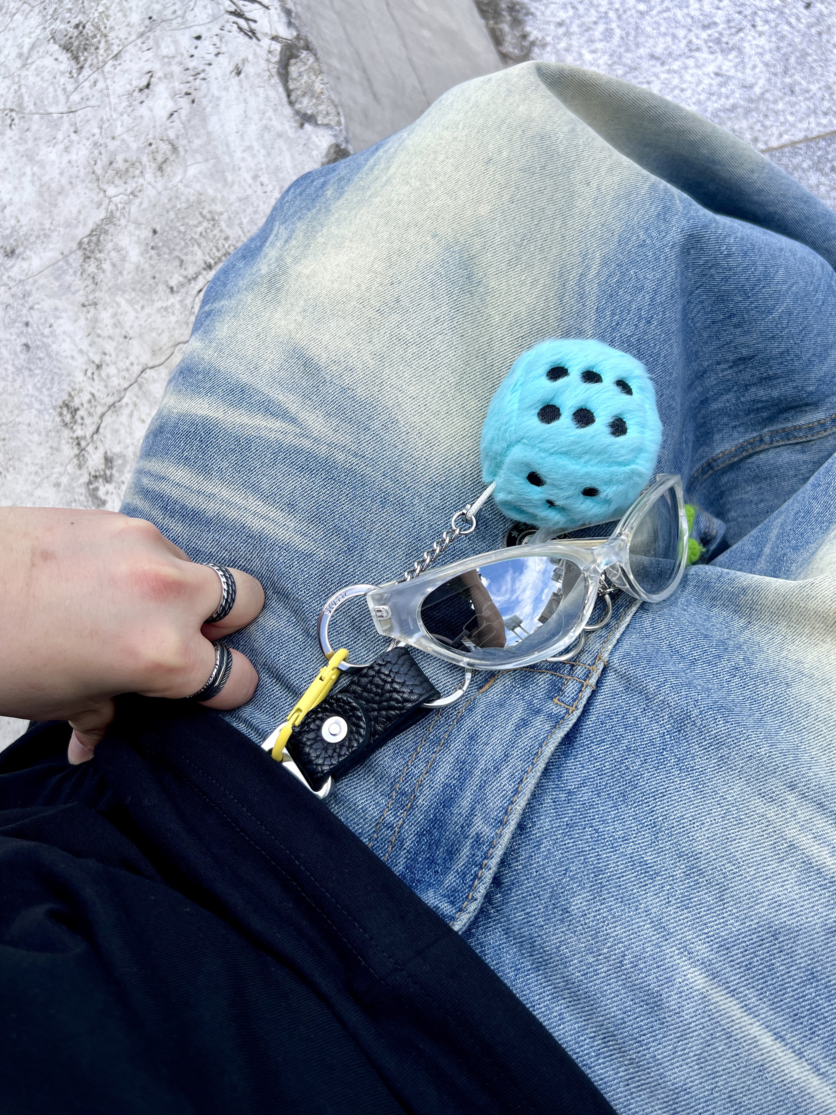 Taw&Toe Flip Flop Zerovity OG Glossy Black, Stussy Fuzzy Dice Keychain Teal 착용 스타일 - 2