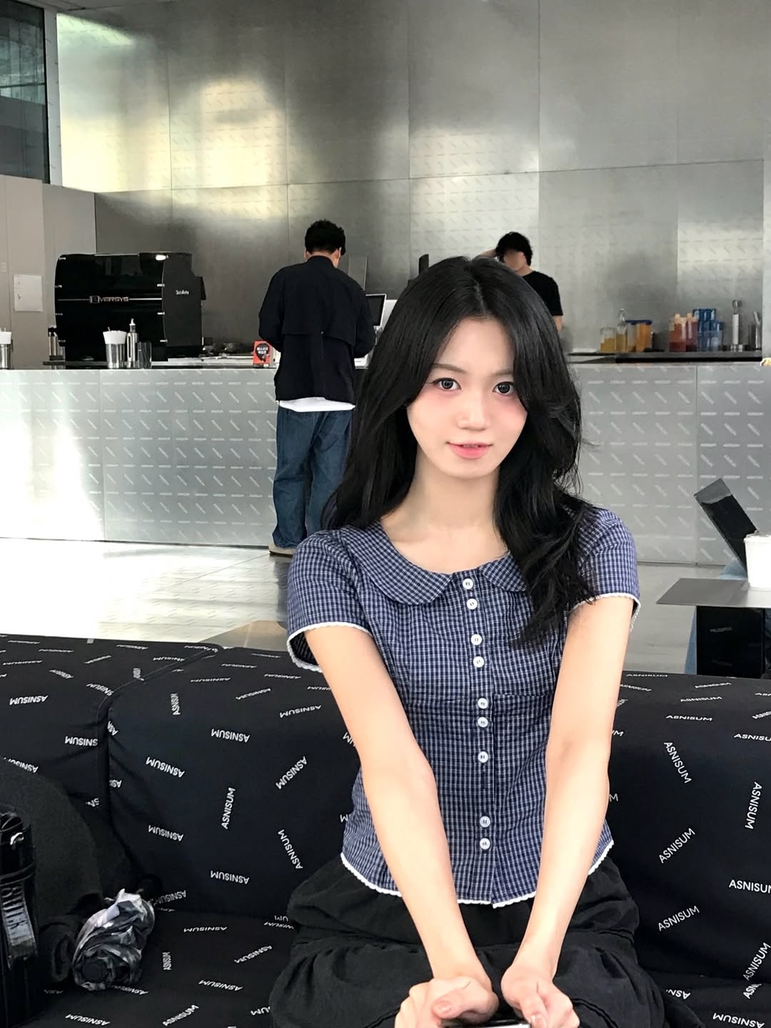 Rosefrantz Round Collar Short Sleeve Blouse [Navy] 착용 스타일 - 1